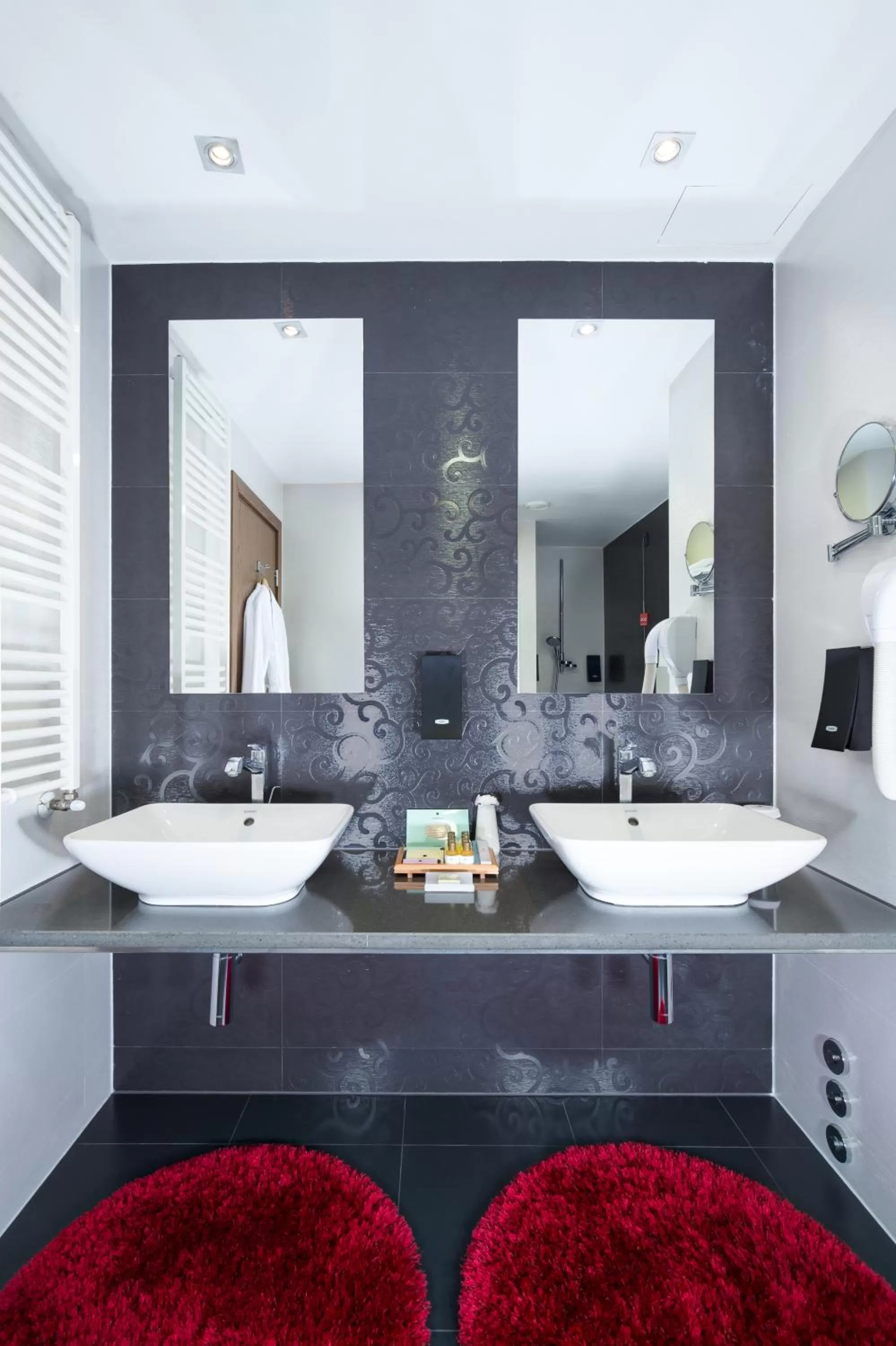 Bathroom in Emerald Hotel