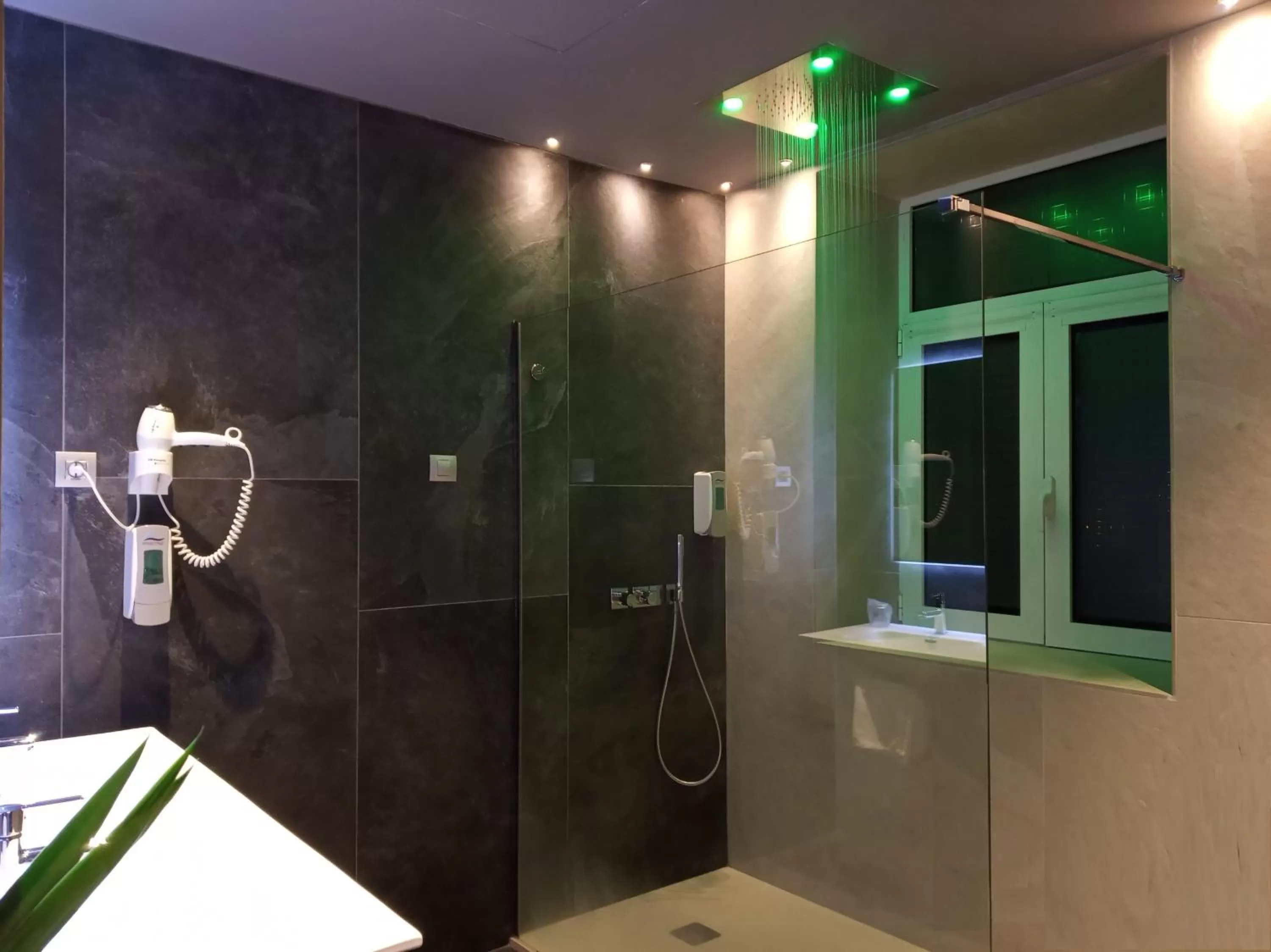 Bathroom in Hotel Seminario Aeropuerto Bilbao