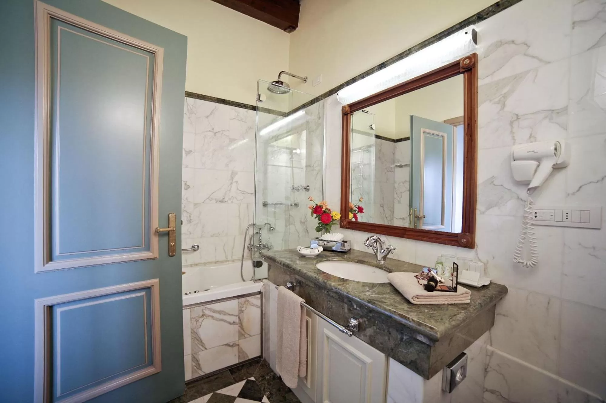 Bathroom in Hotel Mulino di Firenze - WorldHotels Crafted