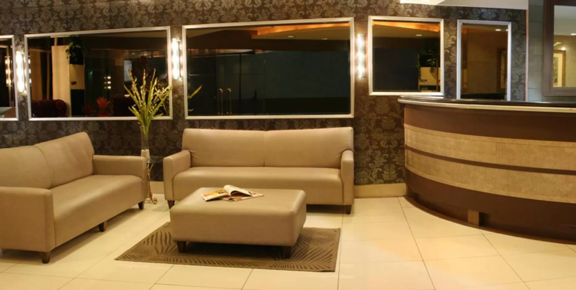 Lobby or reception in Rothman Hotel