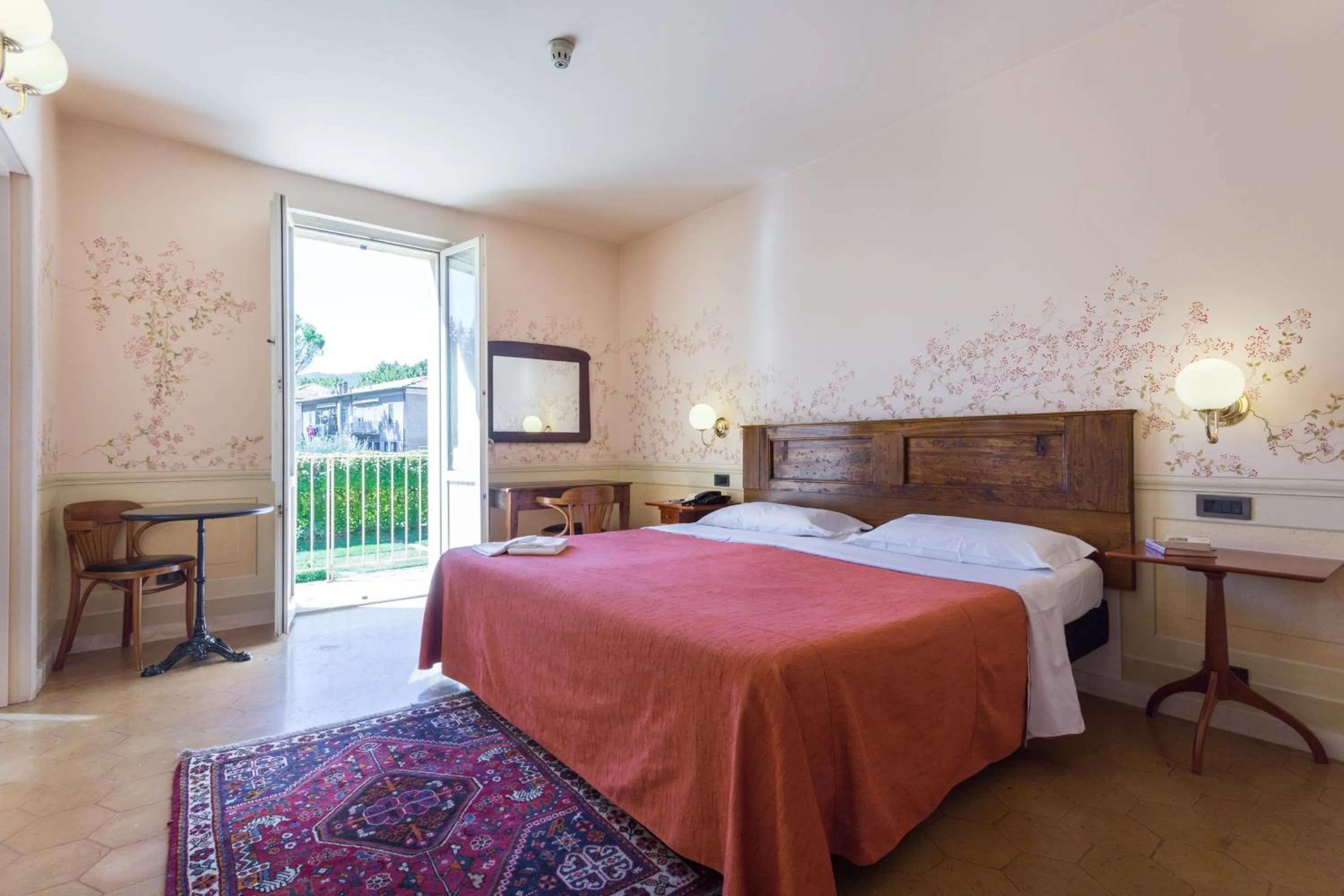 Bed in Hotel San Luca