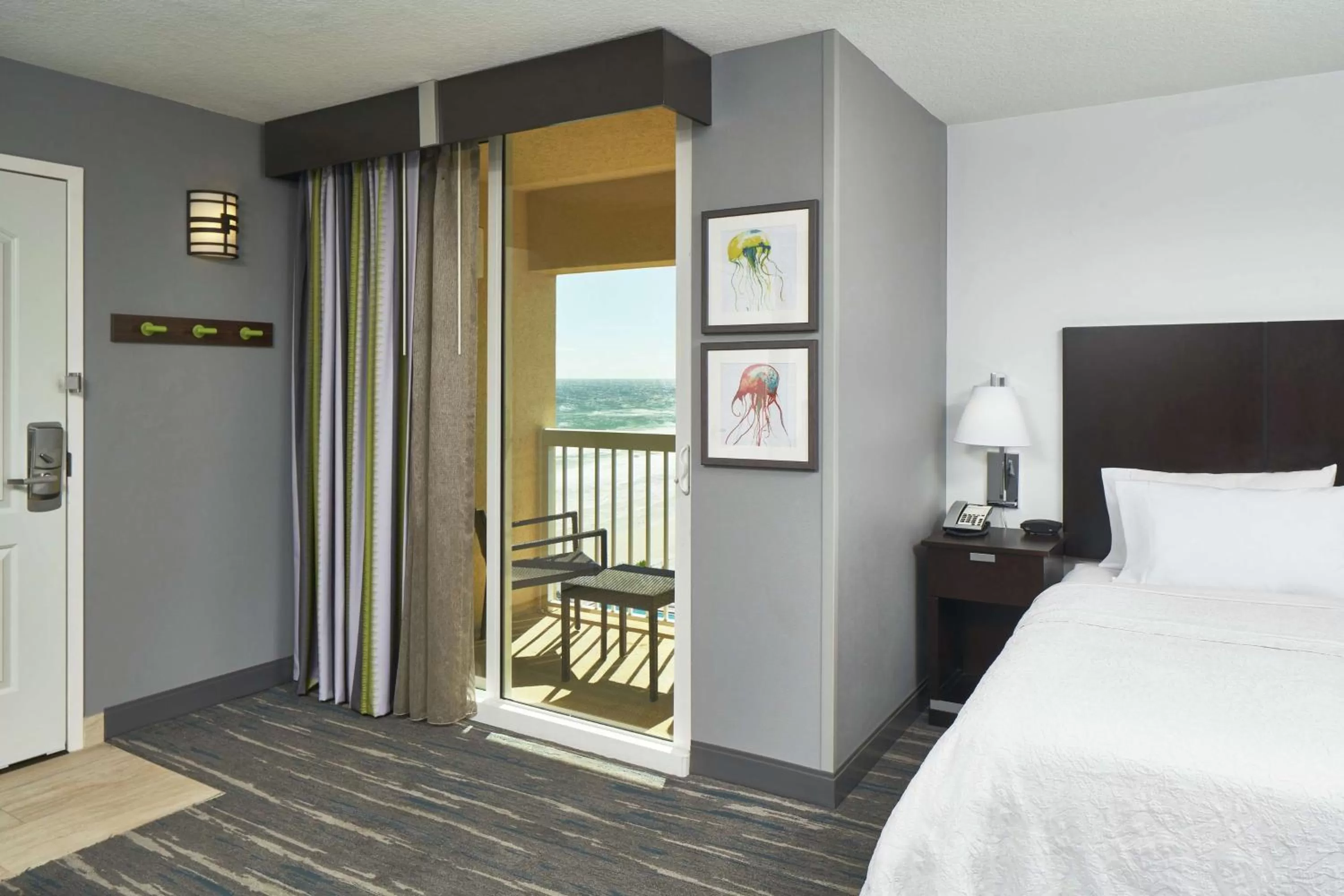 Photo of the whole room, Bed in Hampton Inn Daytona Beach/Beachfront