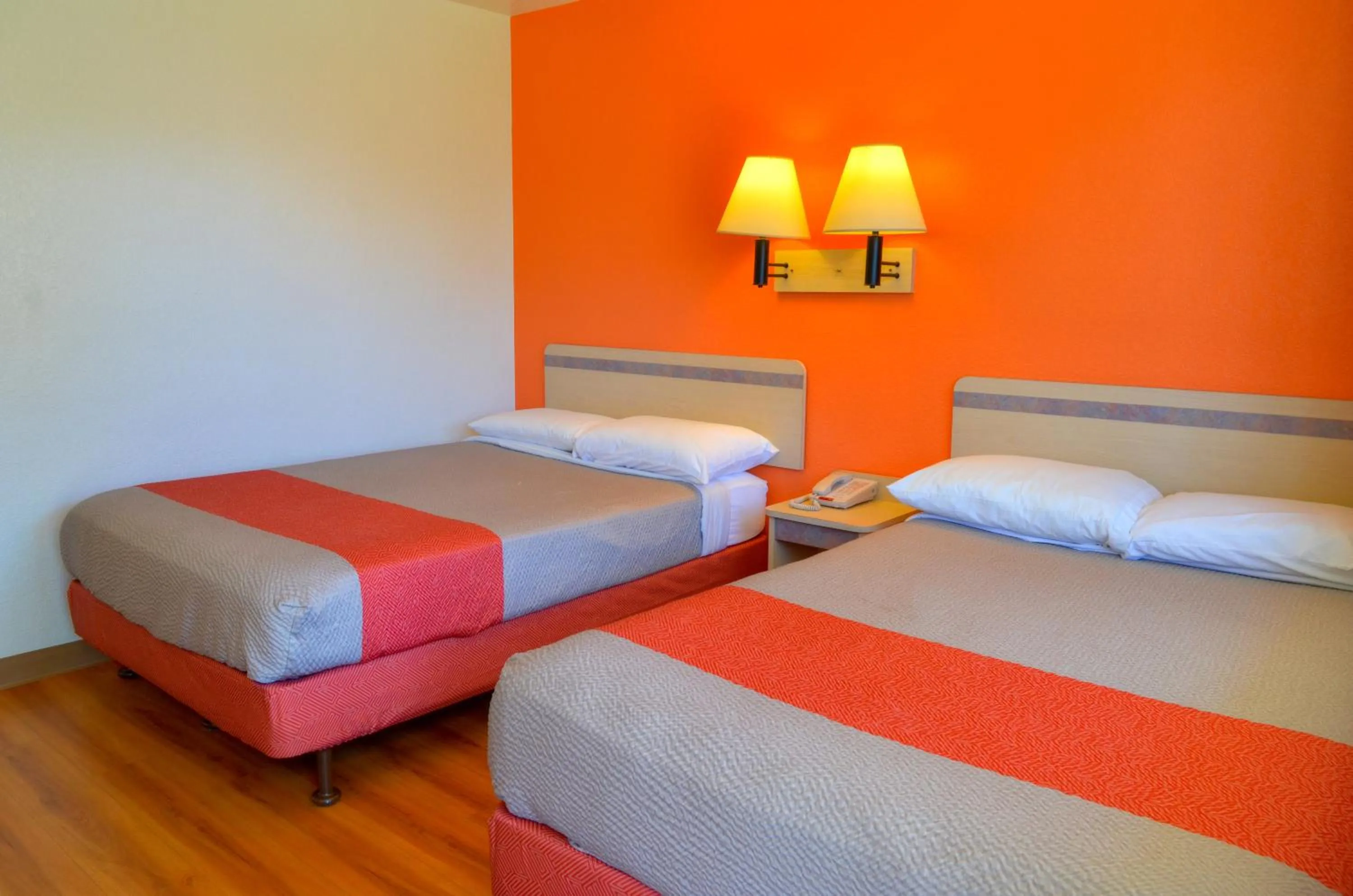 Bedroom, Bed in Motel 6-Santa Nella, CA - Los Banos - Interstate 5