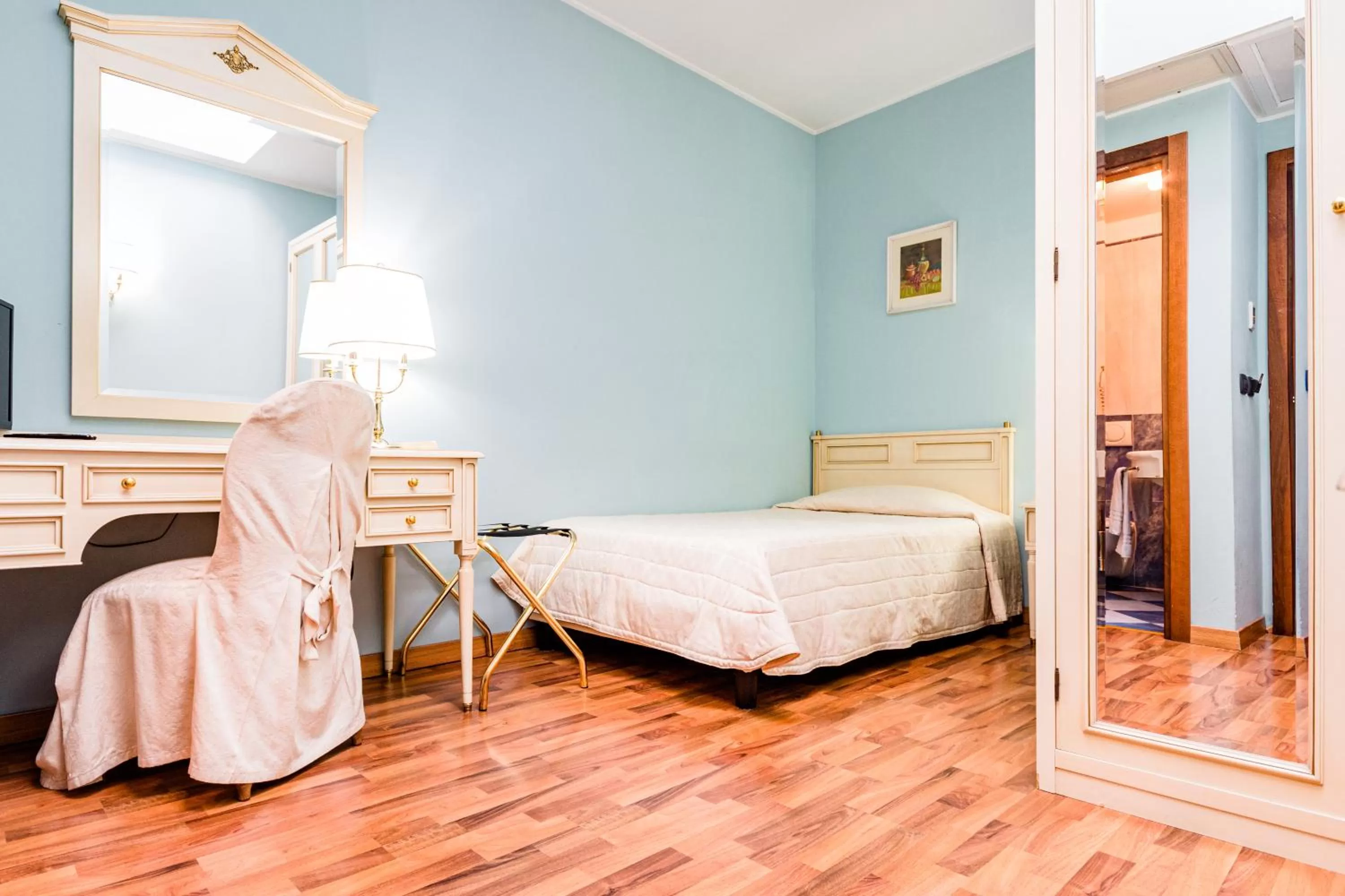 Photo of the whole room, Bed in Hotel Lucrezia Borgia