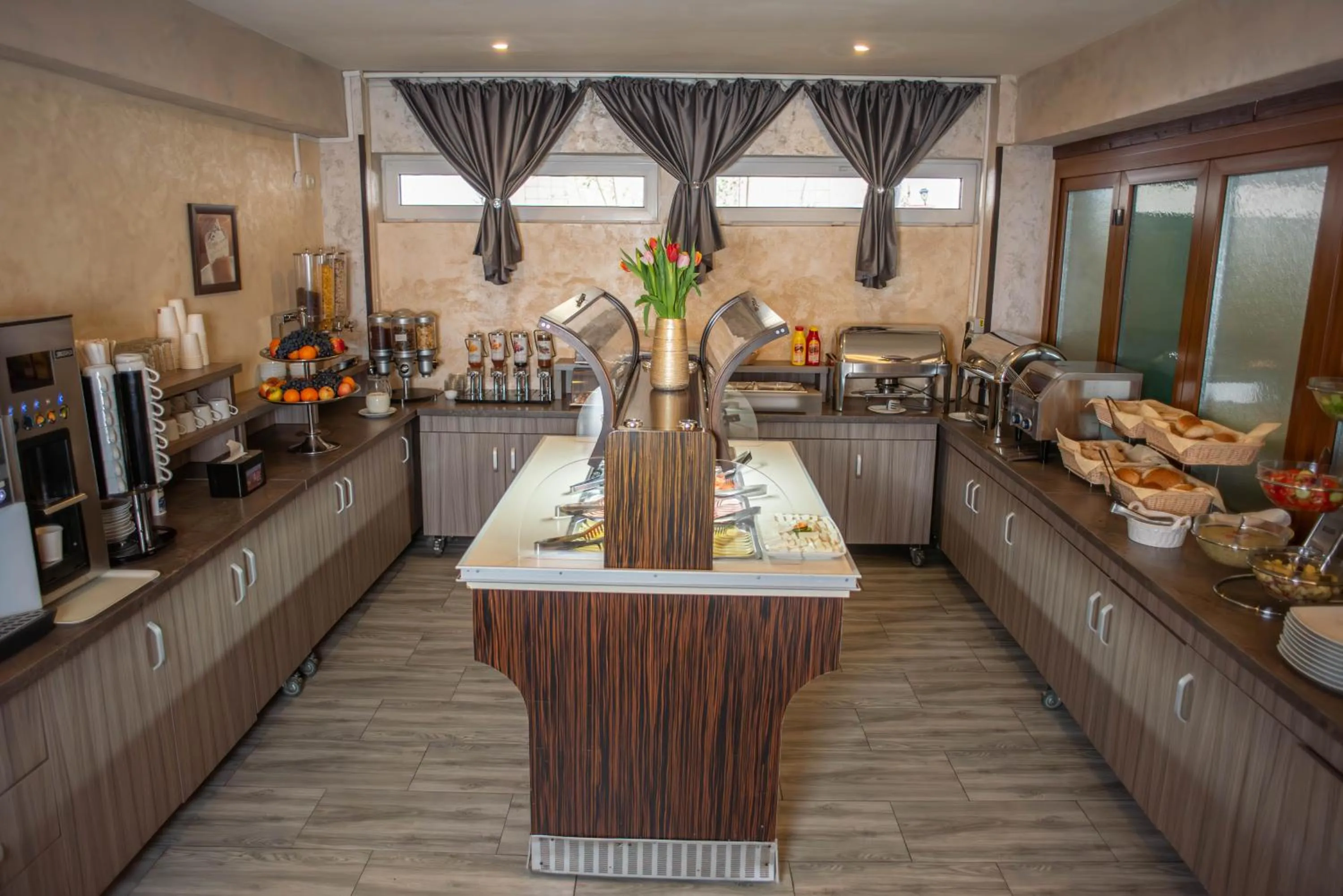 Breakfast in Hotel Marea Neagra