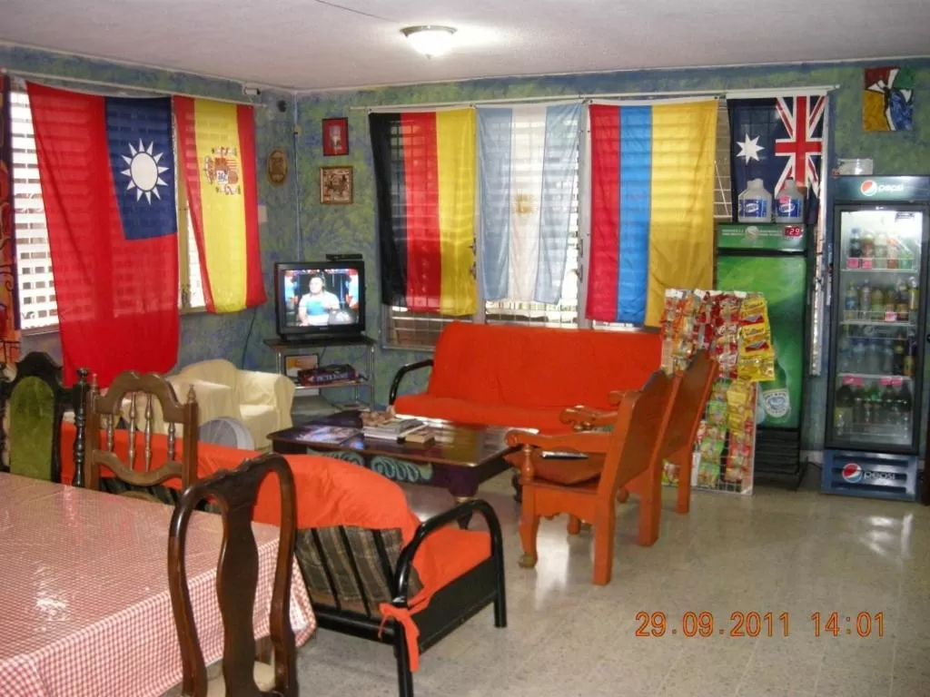 Restaurant/places to eat in Tamarindo Hostel