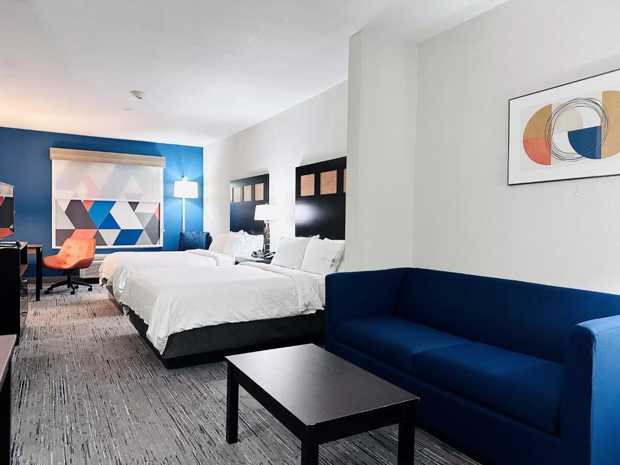Photo of the whole room, Bed in Holiday Inn Express & Suites Houston East - Baytown by IHG
