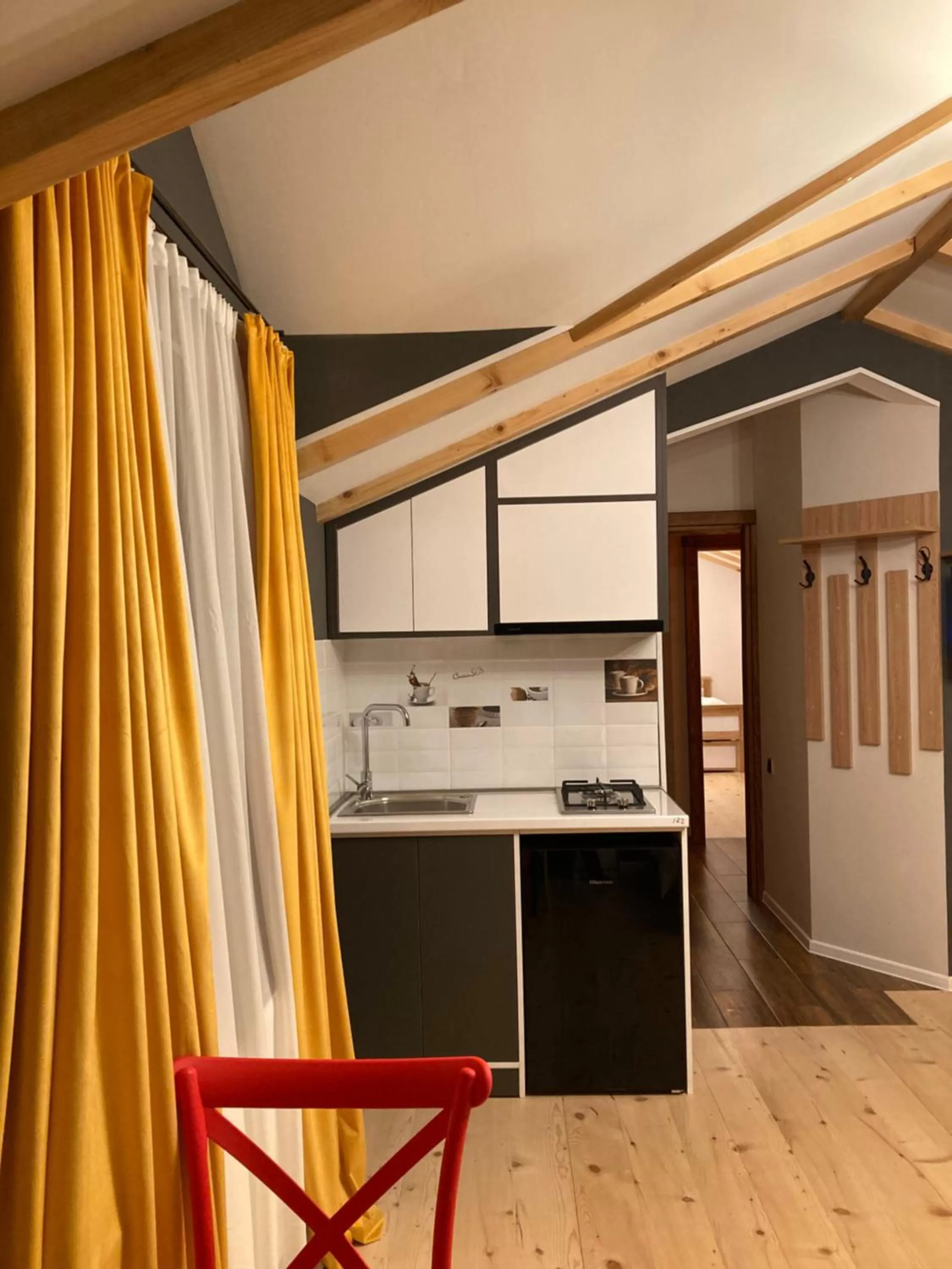 Kitchen/Kitchenette in Borjomi Yellow Hotel