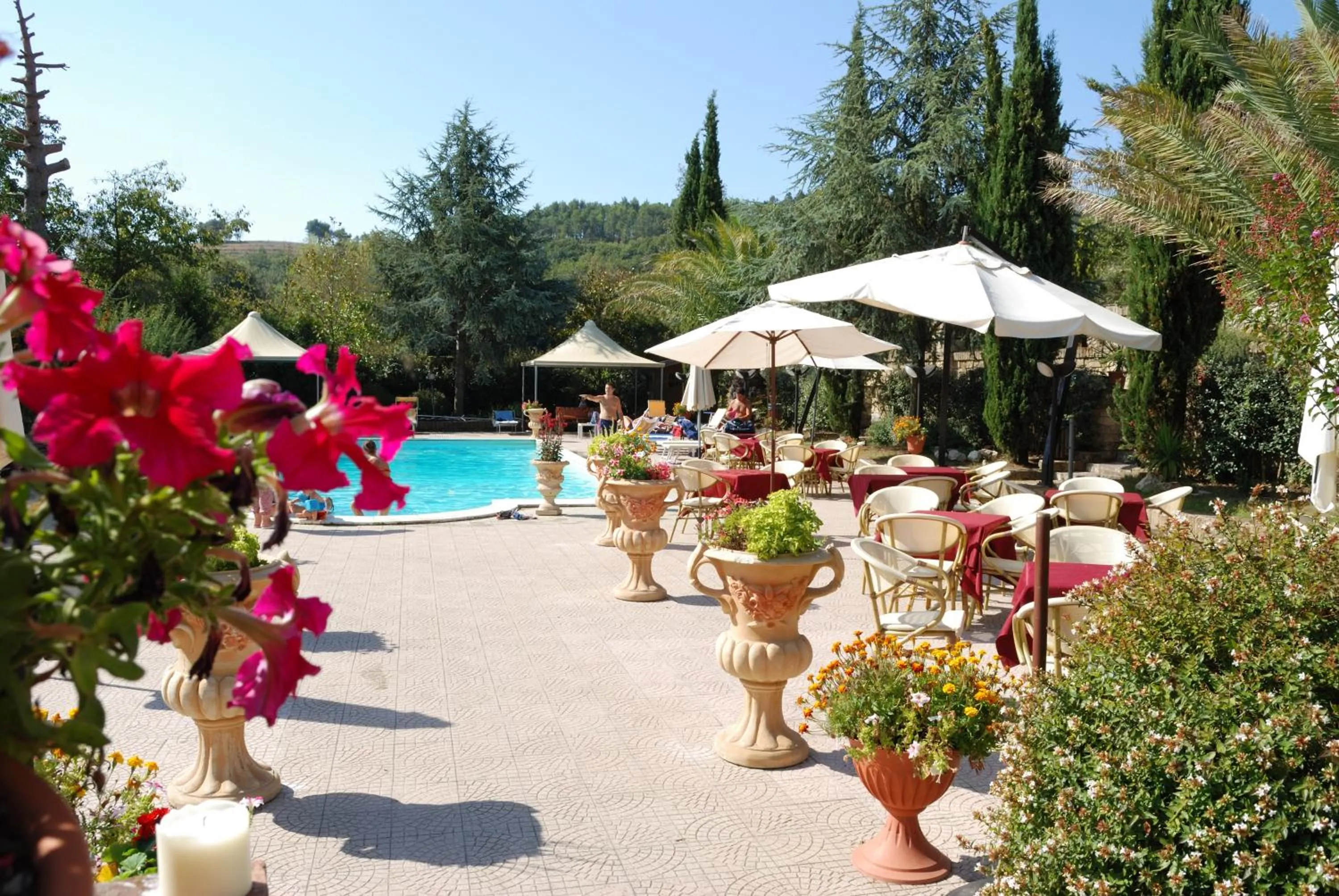 Swimming pool in Hotel Caserta Antica