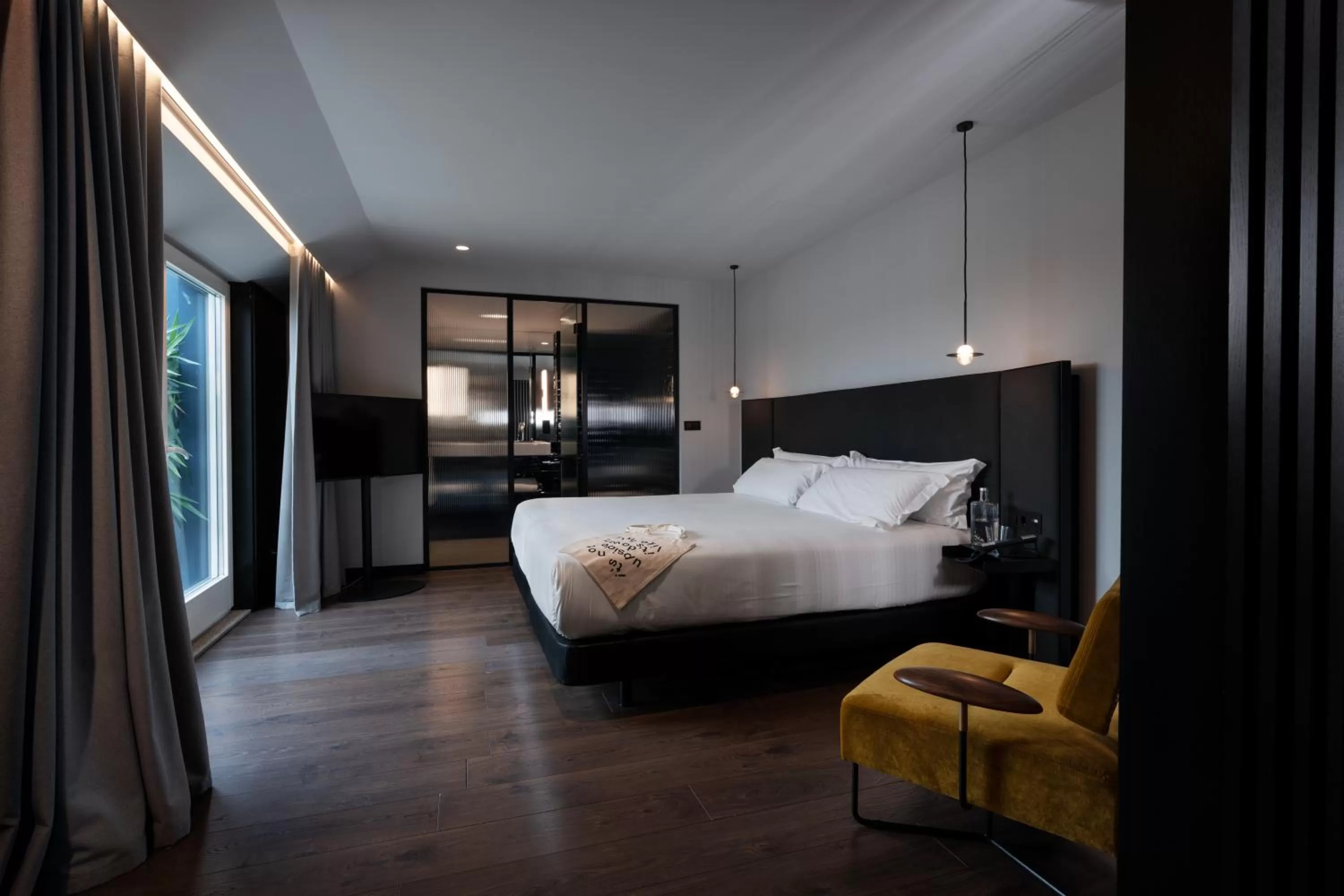 Decorative detail, Bed in chic&basic Gravity