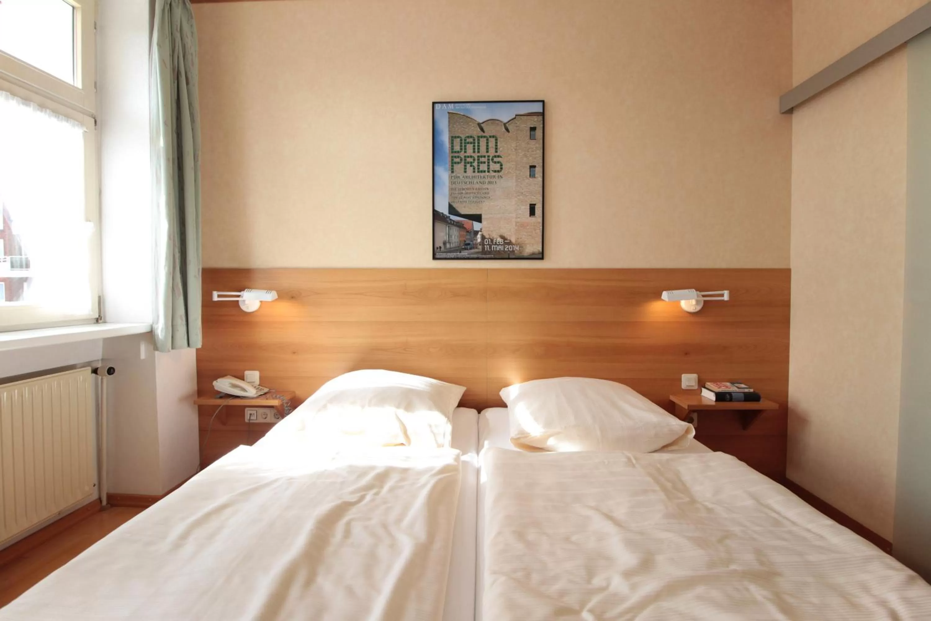 Photo of the whole room, Bed in An der Persiluhr Stadt-gut-Hotel