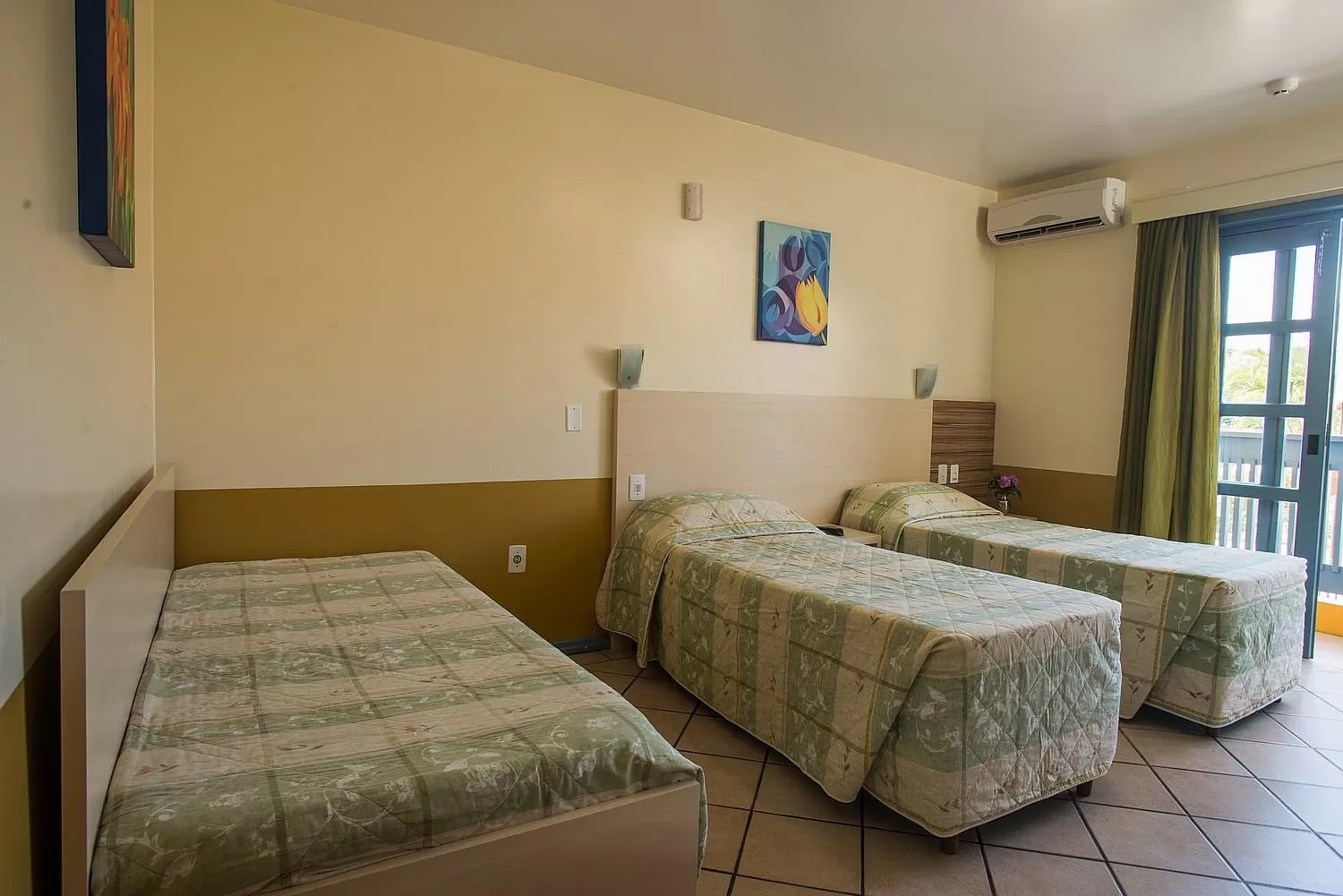 Photo of the whole room, Bed in Vila Olaria Hotel