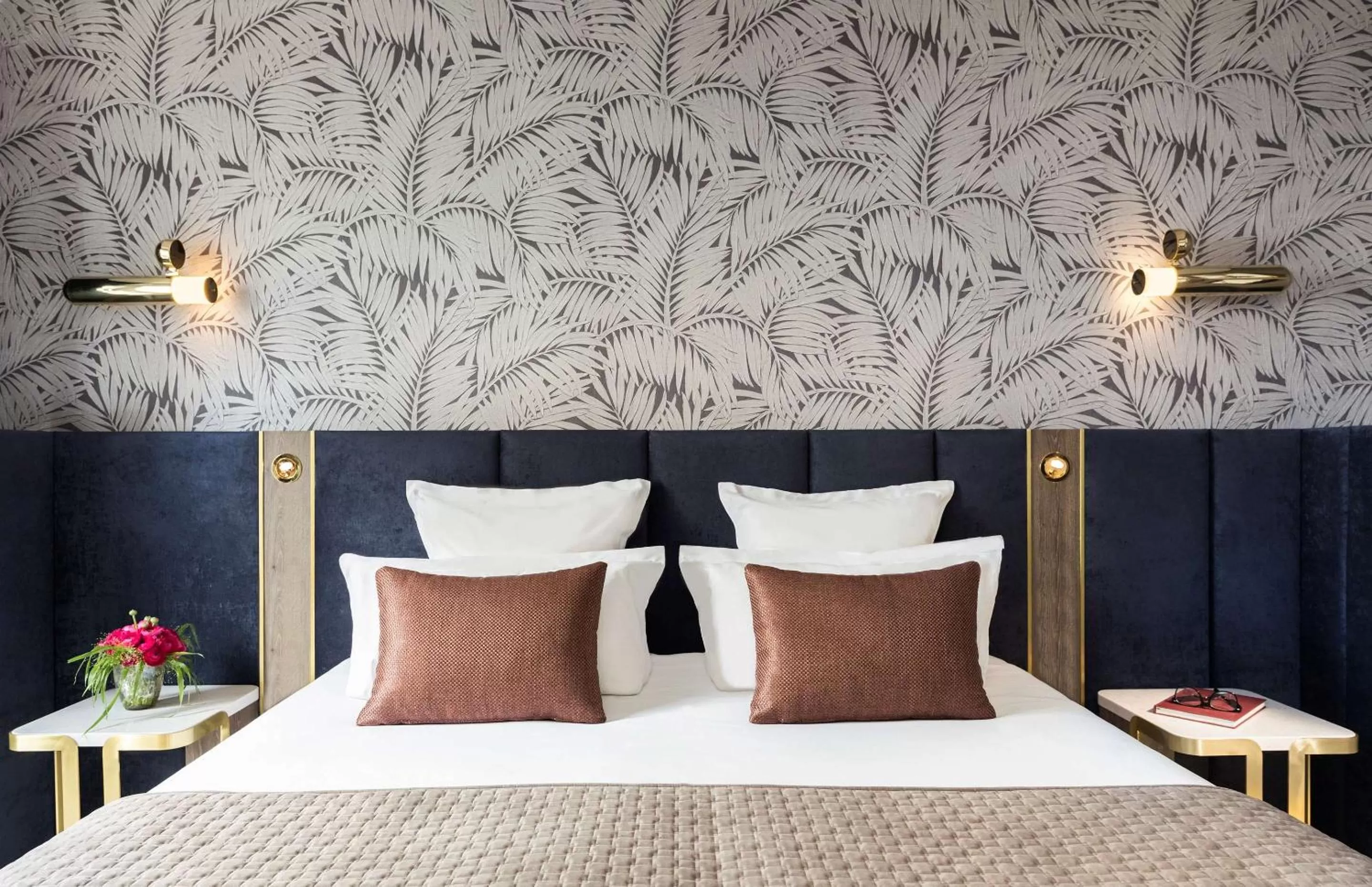 Photo of the whole room, Bed in Hotel Opéra Opal