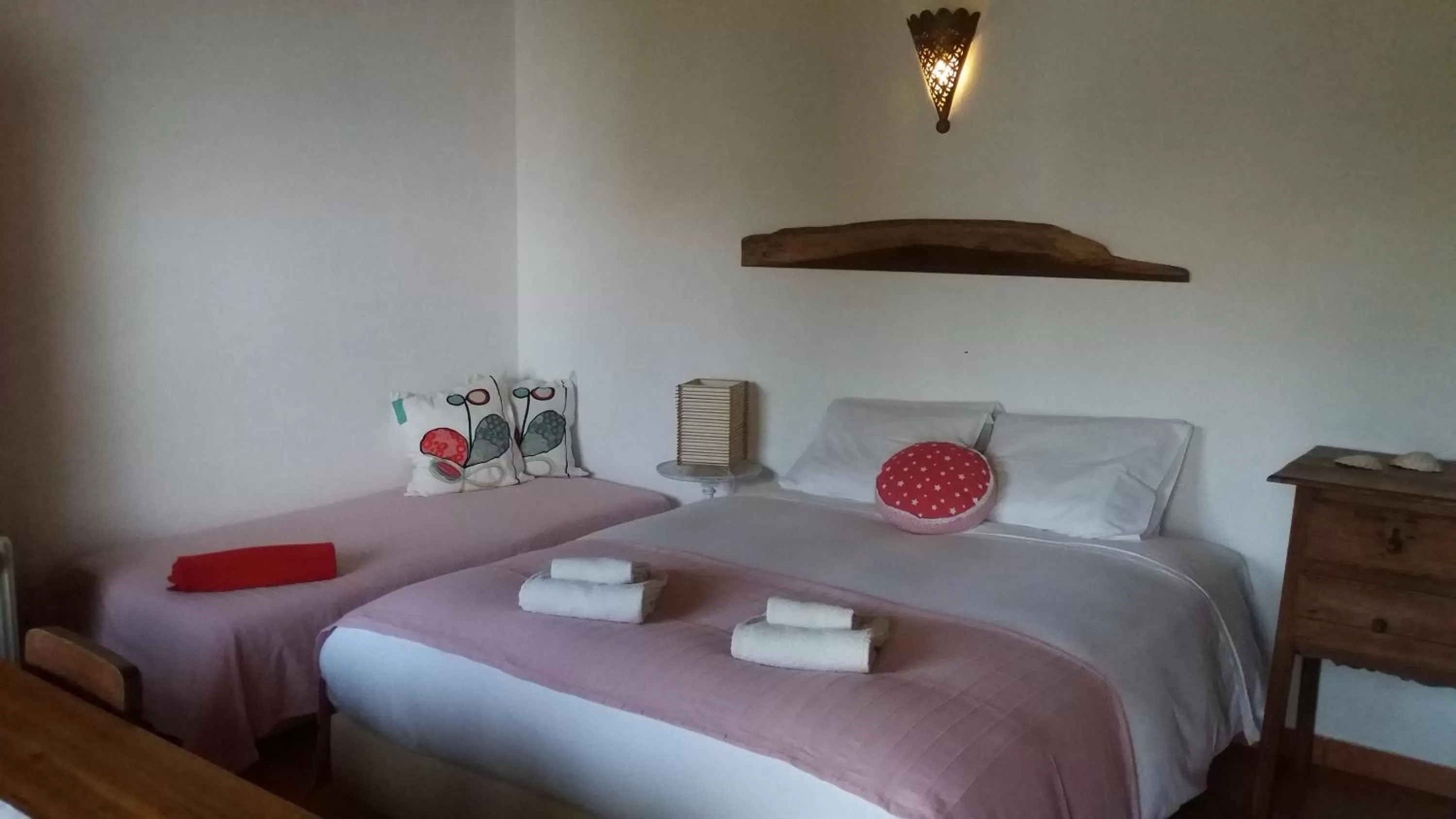 Bed in PuraVida Divehouse