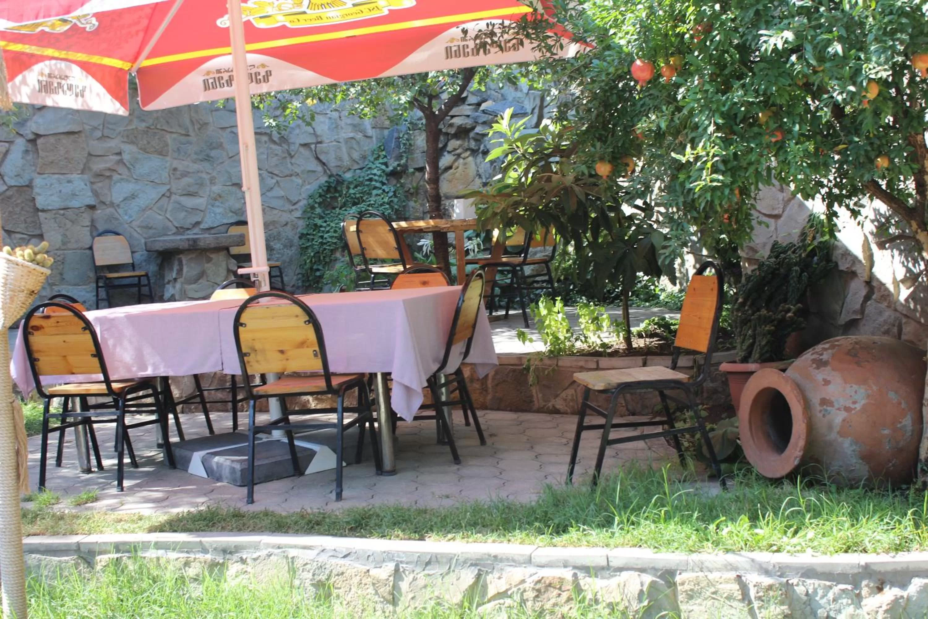 Restaurant/Places to Eat in Paradise Hotel