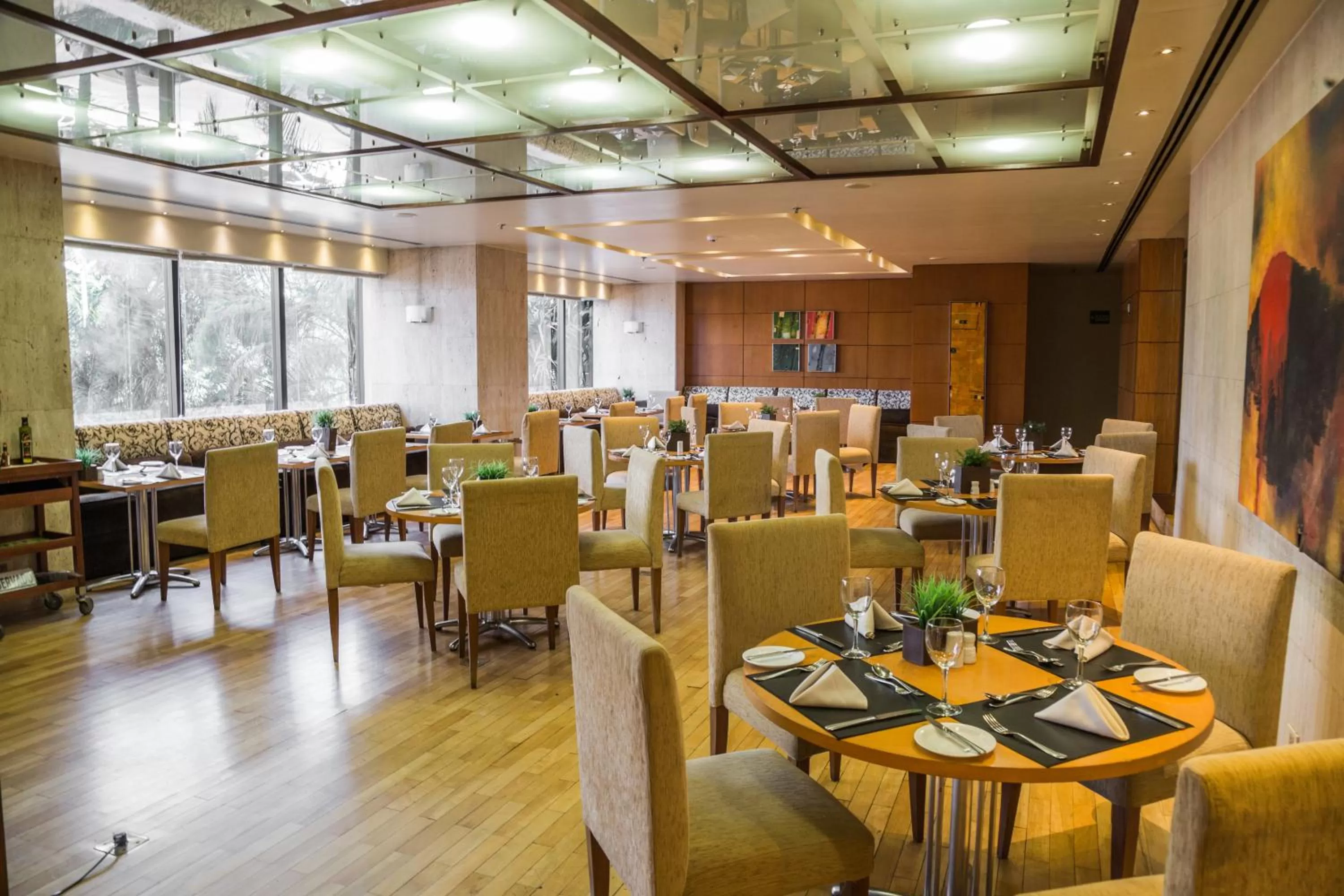 Restaurant/Places to Eat in Grand Bittar Hotel