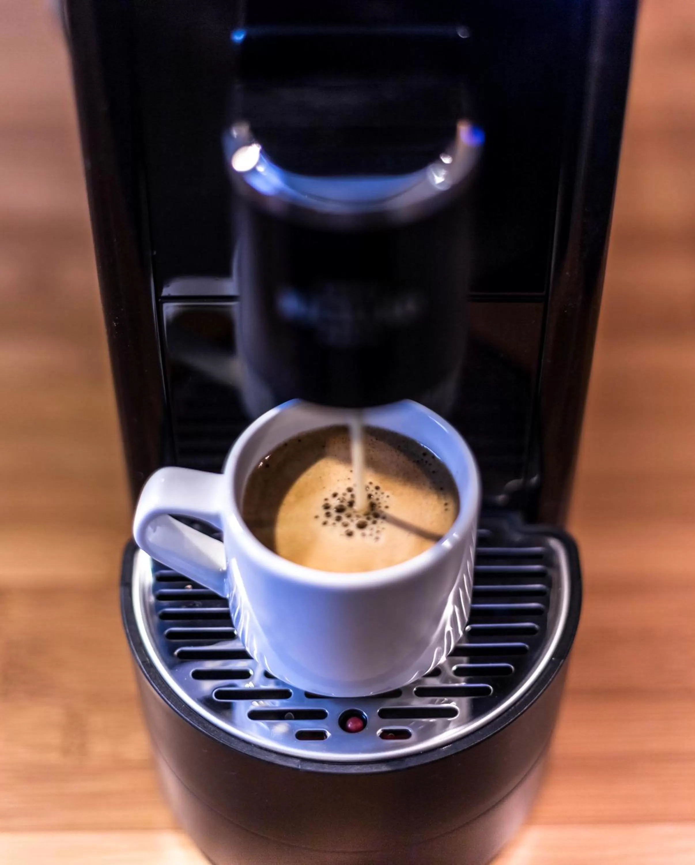 Coffee/tea facilities in Best Western Plus Suitcase Paris La Défense