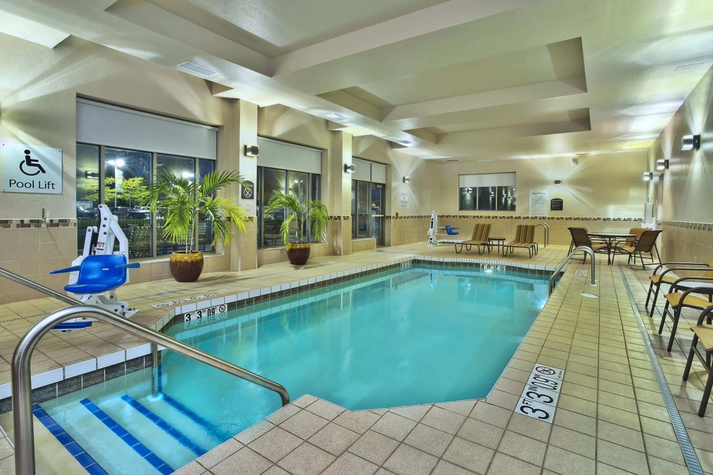Swimming pool in Holiday Inn & Suites Green Bay Stadium by IHG