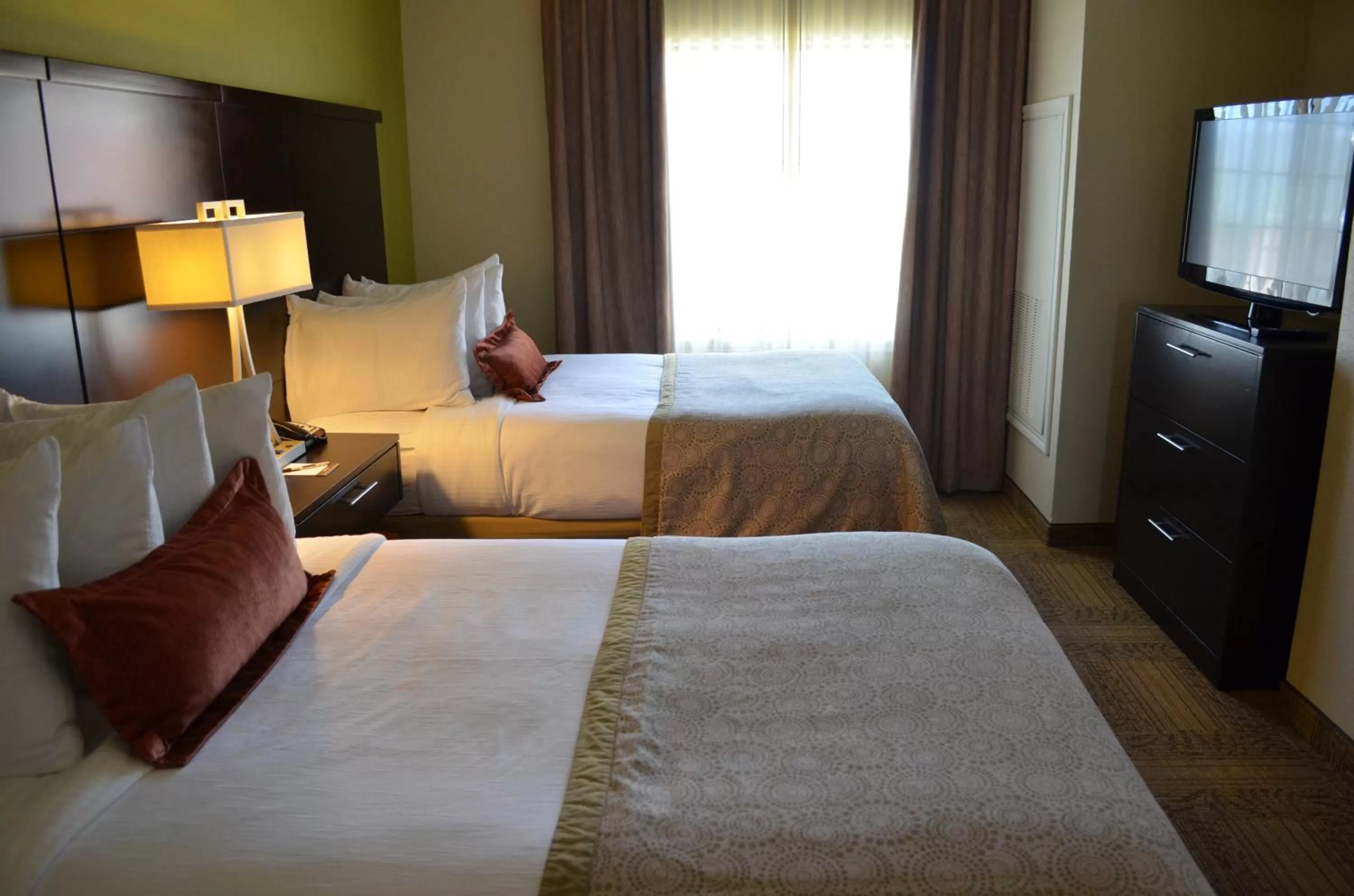 Photo of the whole room, Bed in Staybridge Suites Longview by IHG