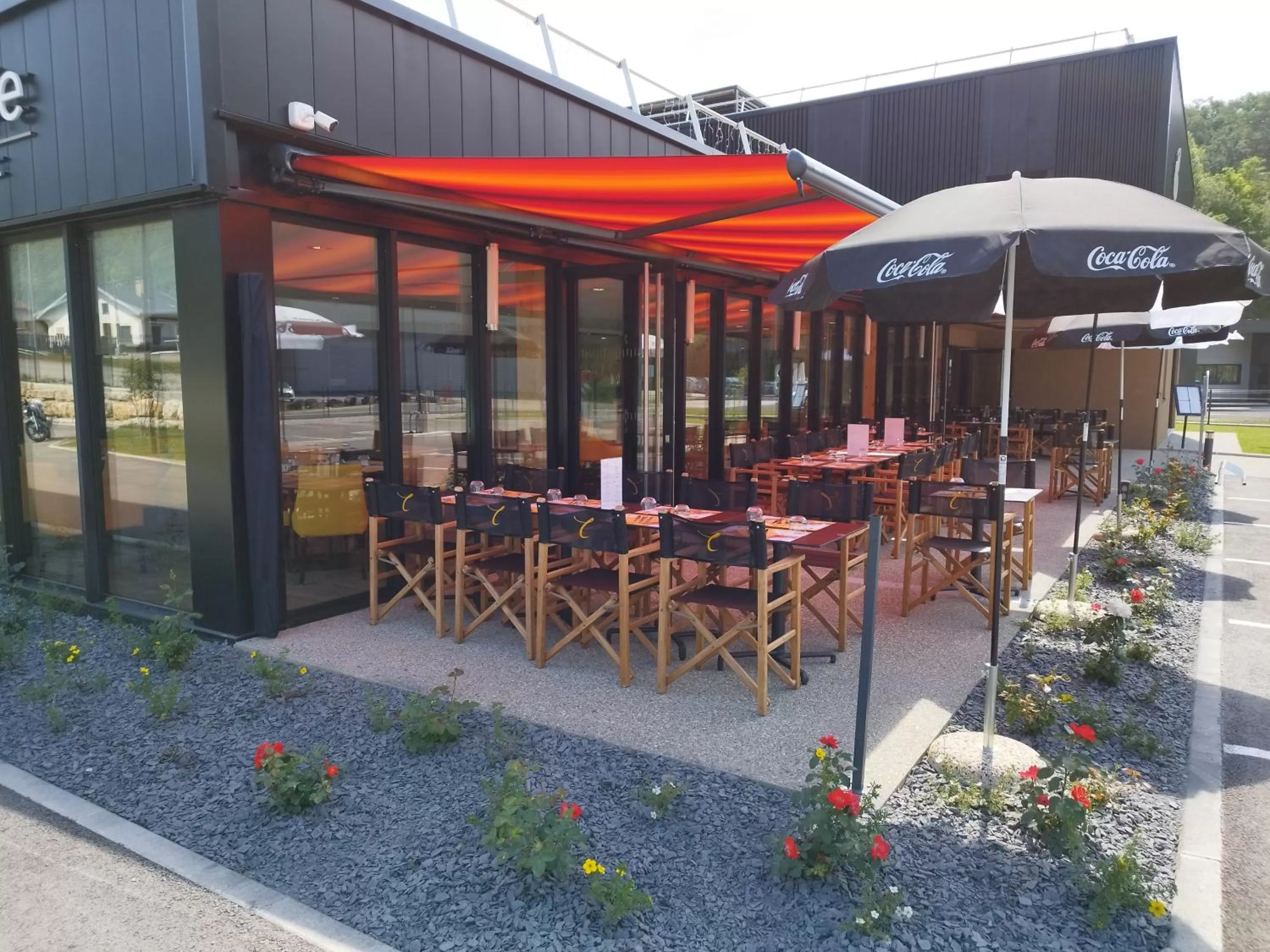 Patio in Hôtel Restaurant AKENA Molinges - La Brocatelle