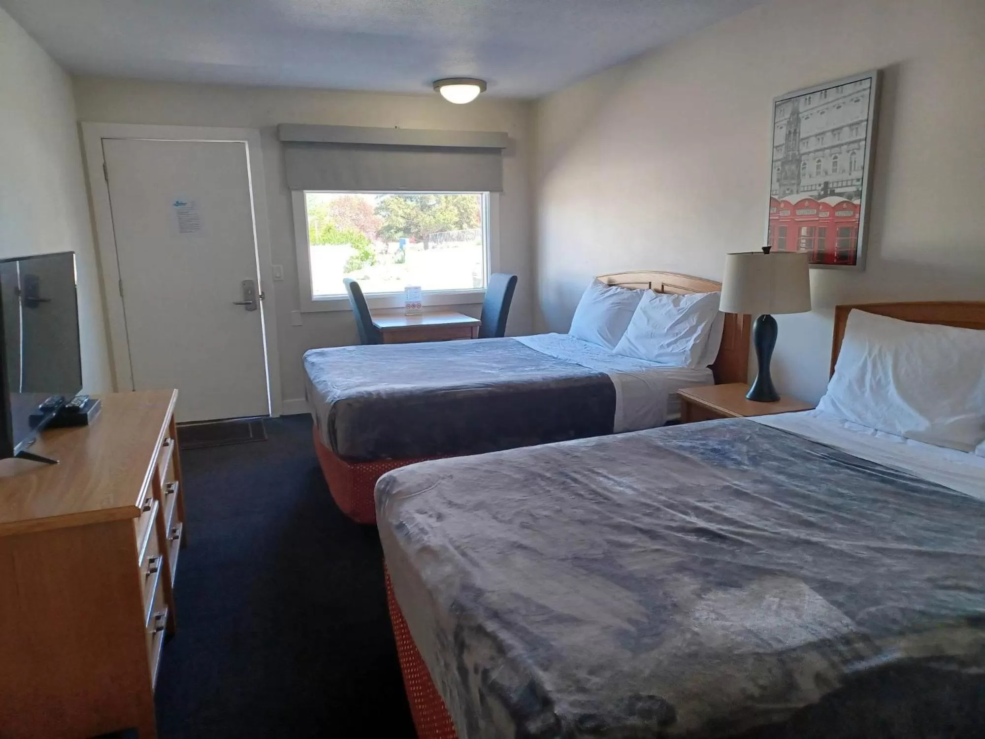 Bed in Grandview Motel