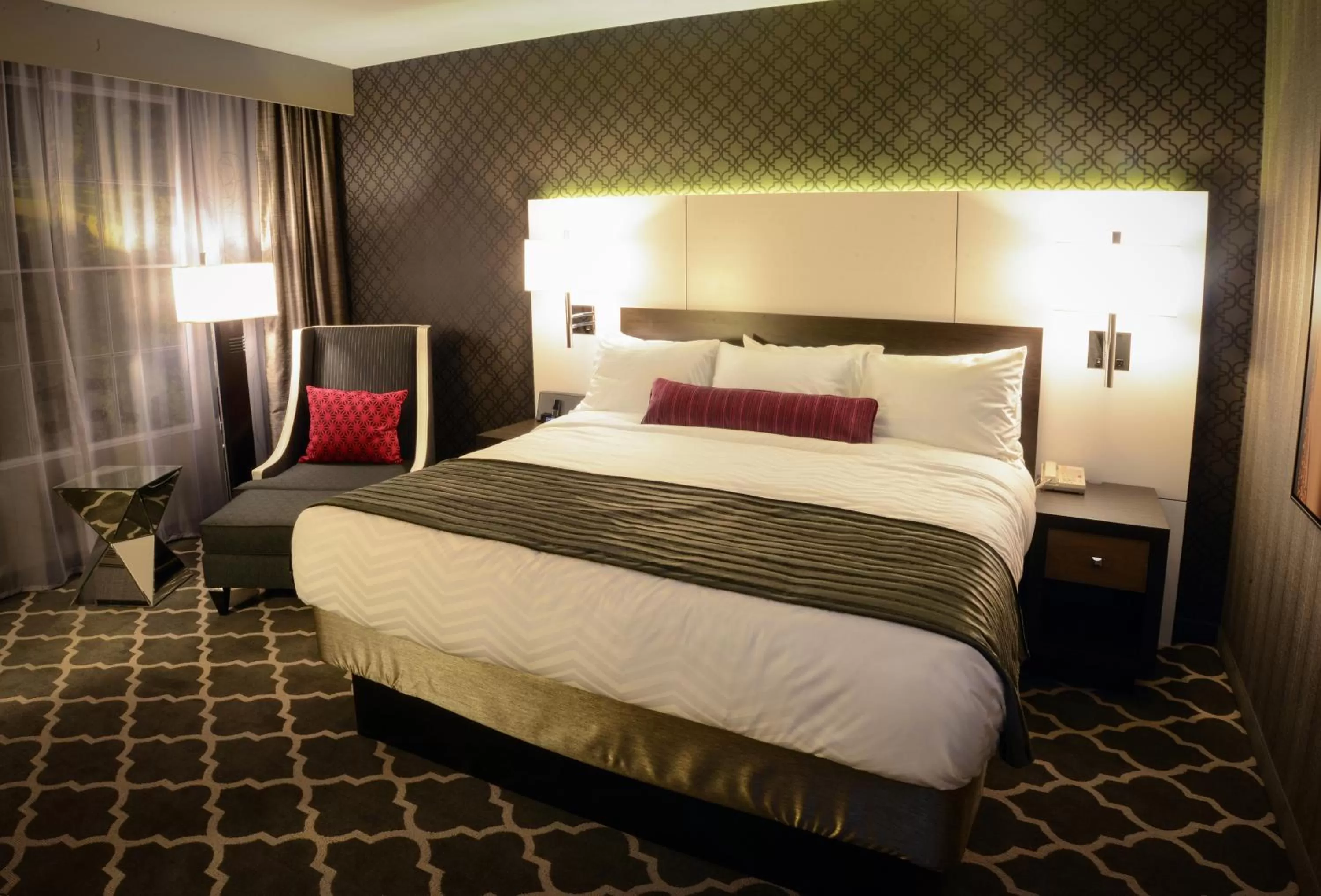 Bathroom, Bed in The Guest House at Graceland