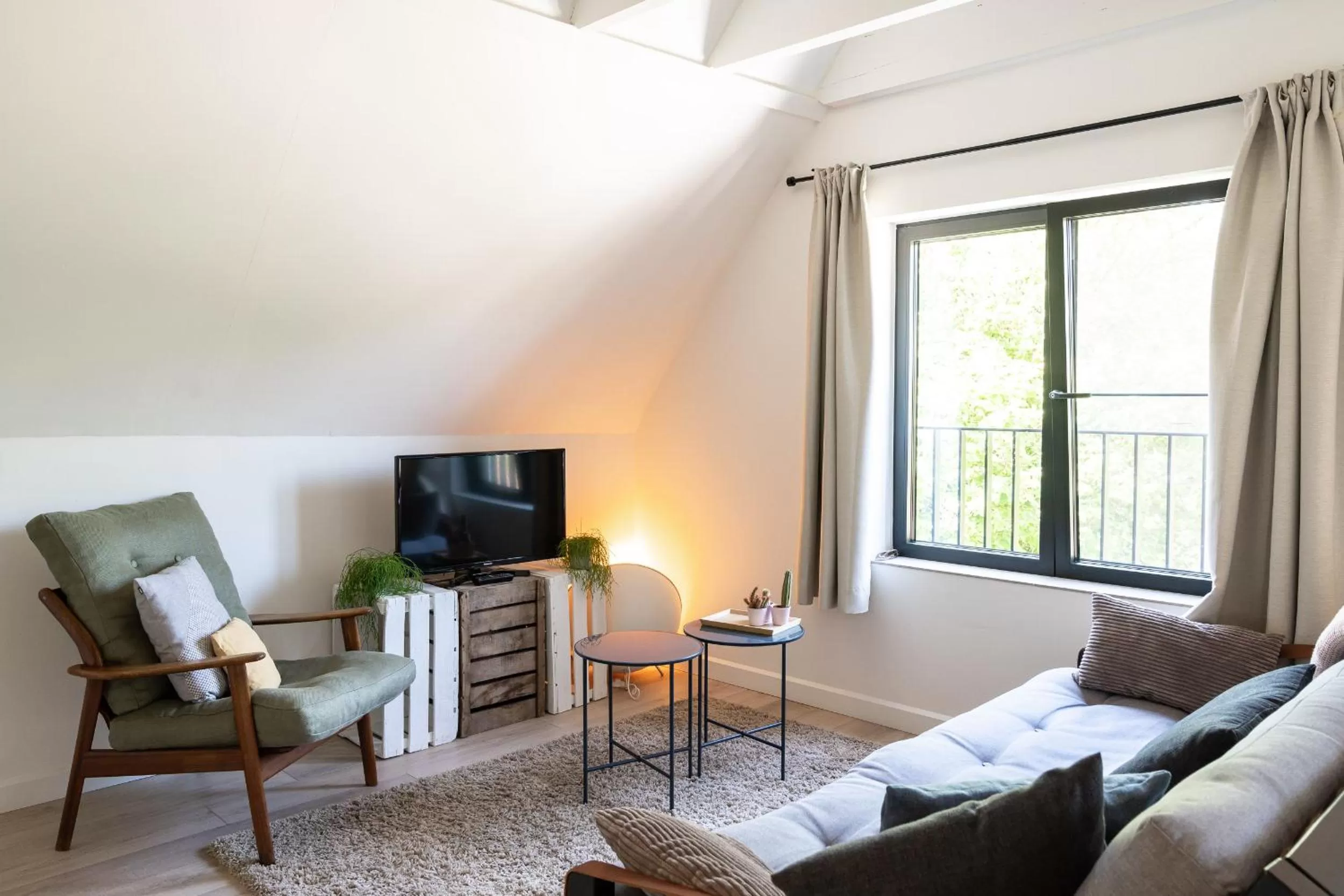 Property building, TV/Entertainment Center in De Gulle Beemden