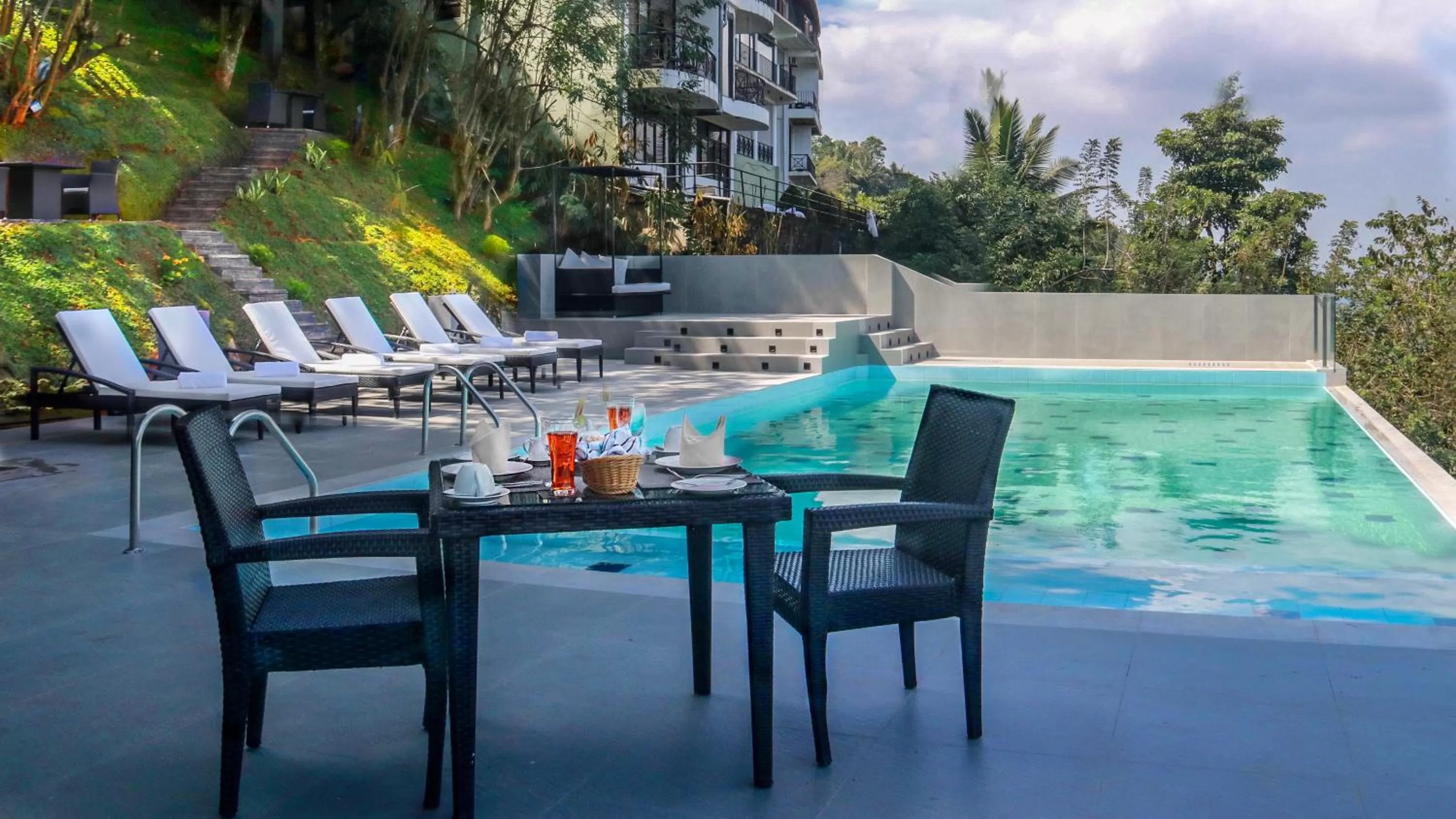 Restaurant/places to eat in Mount Blue Kandy