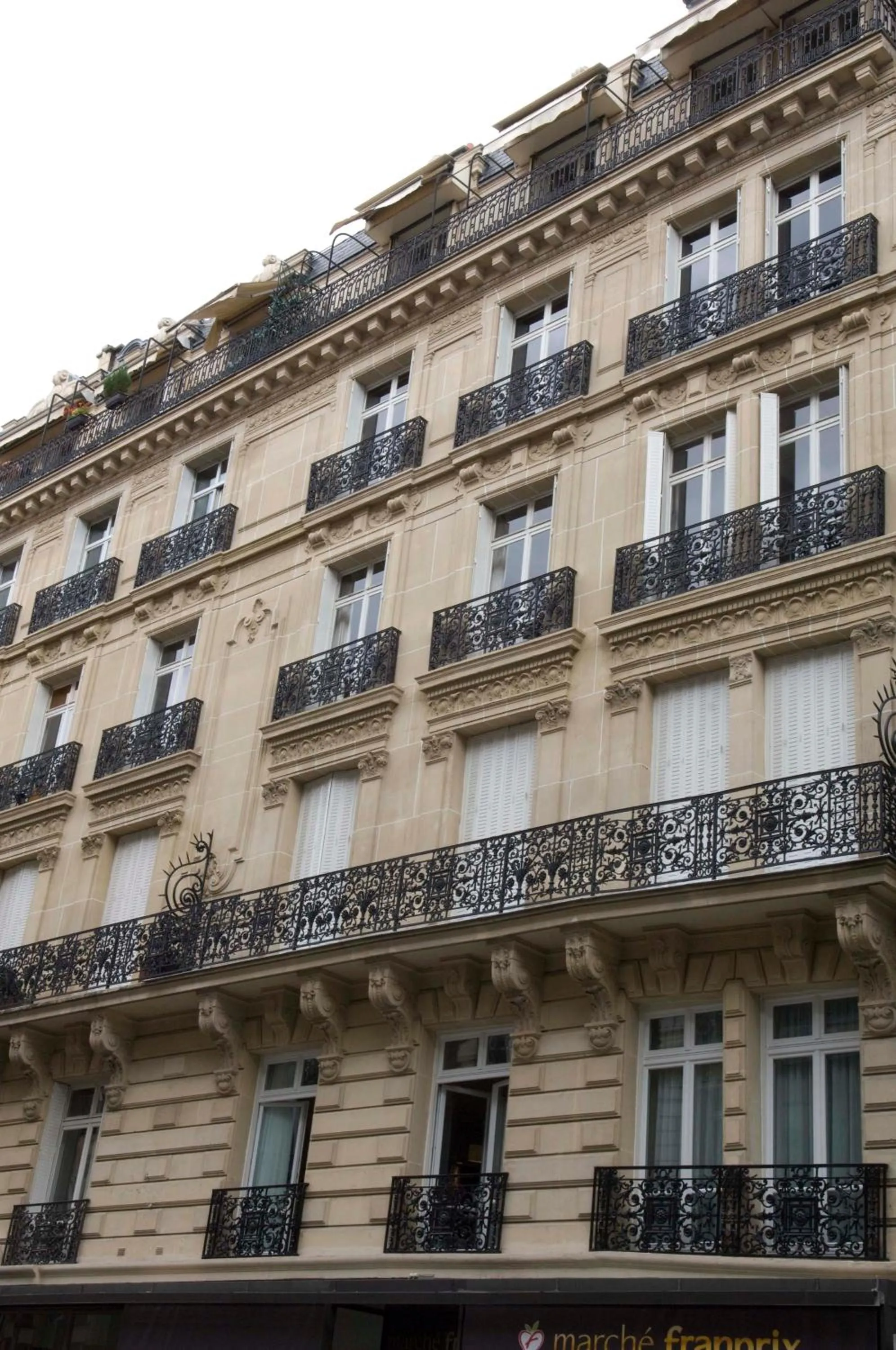 Property building in Hotel 33 Marbeuf