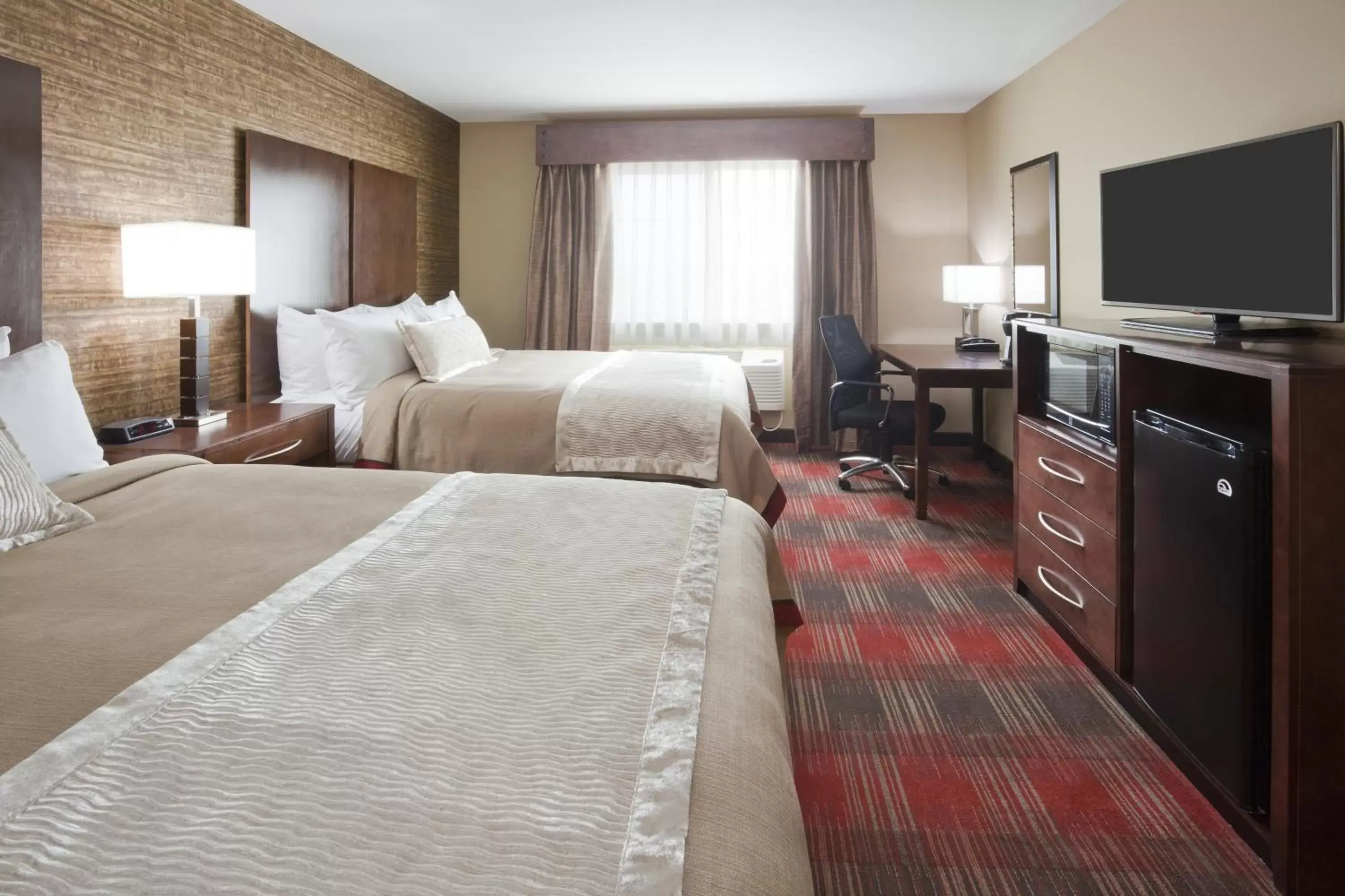 Queen Room with Two Queen Beds in Gateway Park Hotel and Suites - Sioux Falls -Tea Queen Room with Two Queen Beds in Gateway Park Hotel and Suites - Sioux Falls -Tea