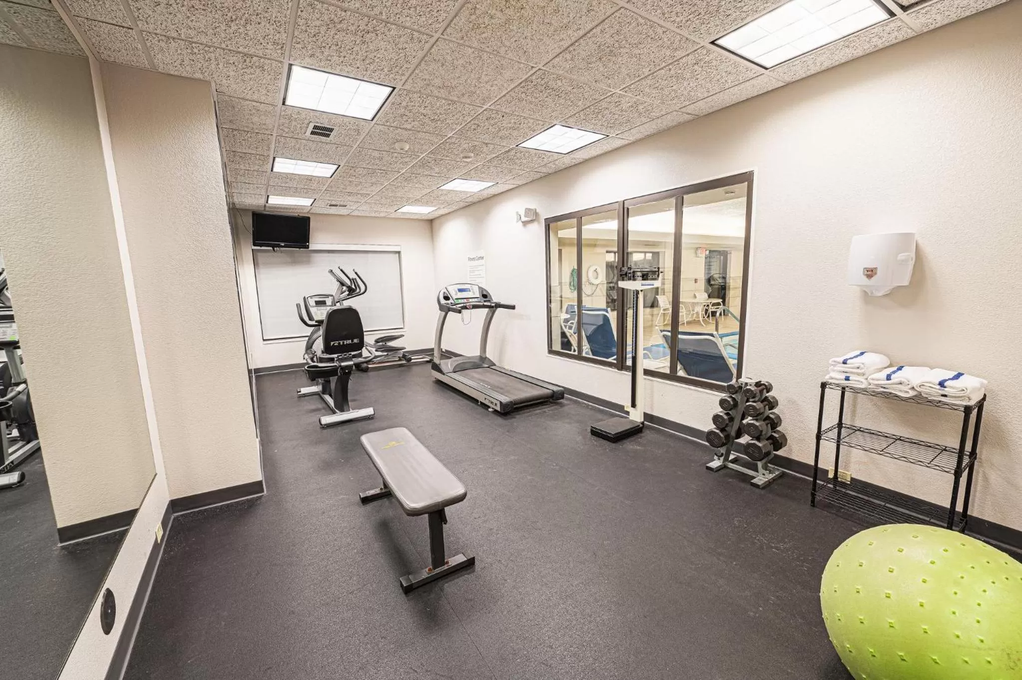 Fitness centre/facilities in Holiday Inn Express Hotel & Suites East Lansing by IHG