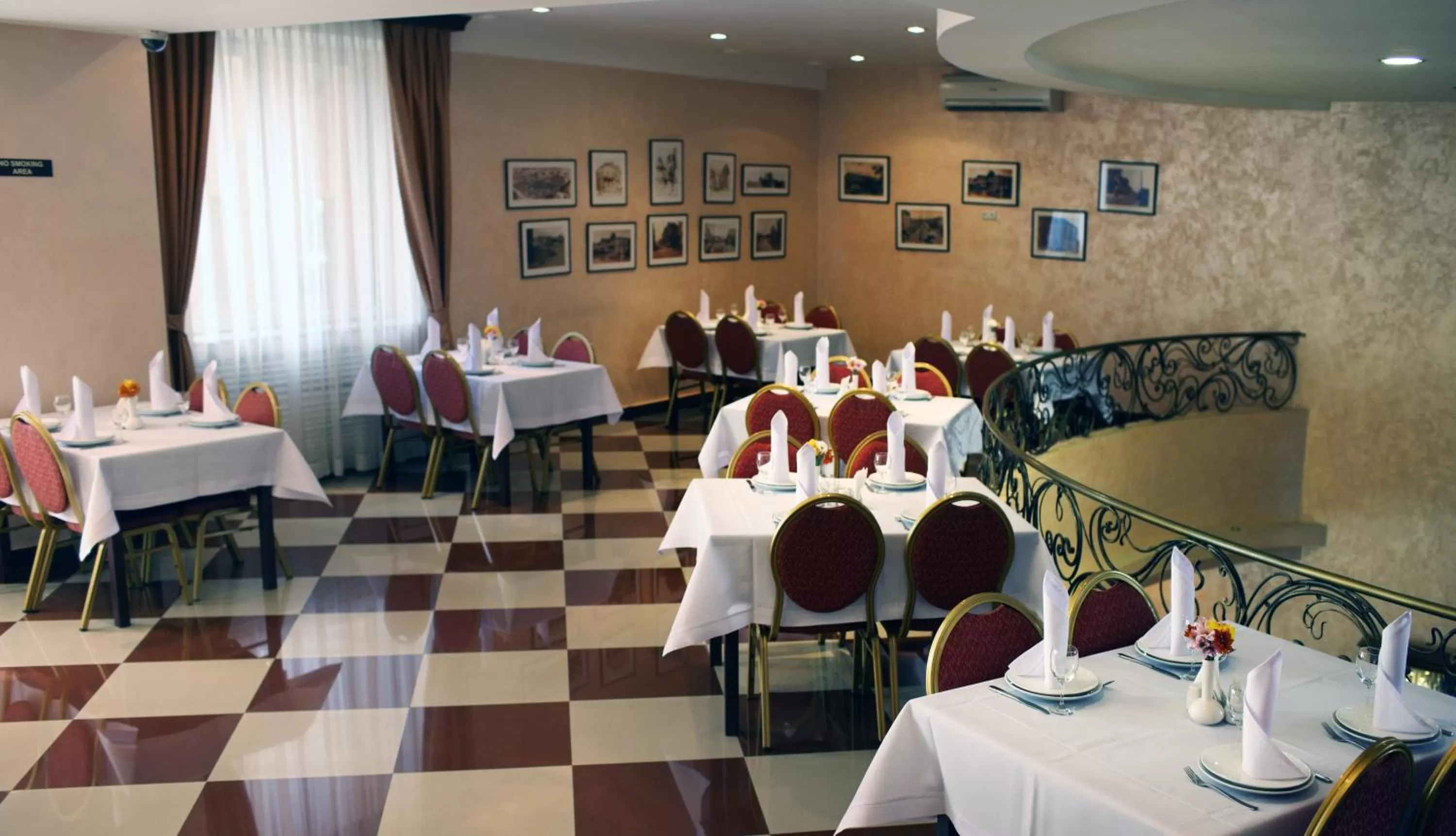 Restaurant/places to eat in Aviatrans Hotel
