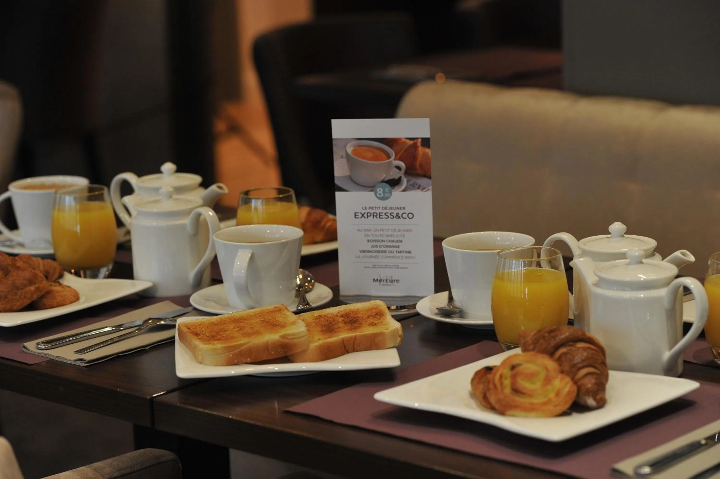 Breakfast in Mercure Paris Saint Cloud Hippodrome