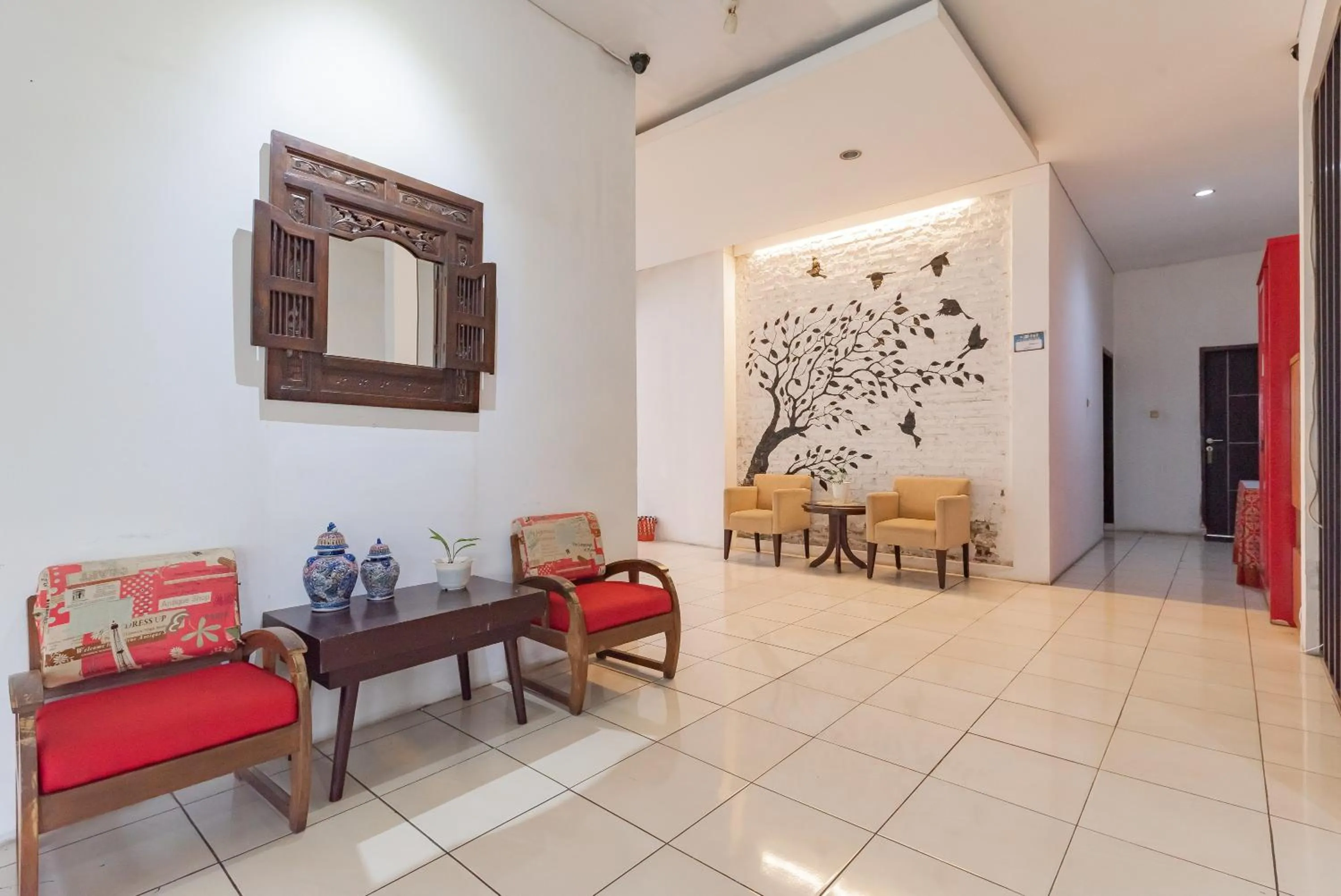 Seating area in RedDoorz near Taman Kota Lapang Merdeka Sukabumi