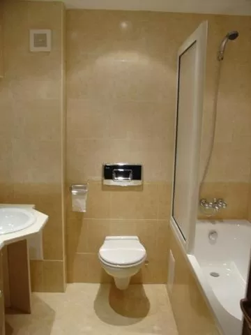 Toilet, Bathroom in Troyan Plaza Hotel