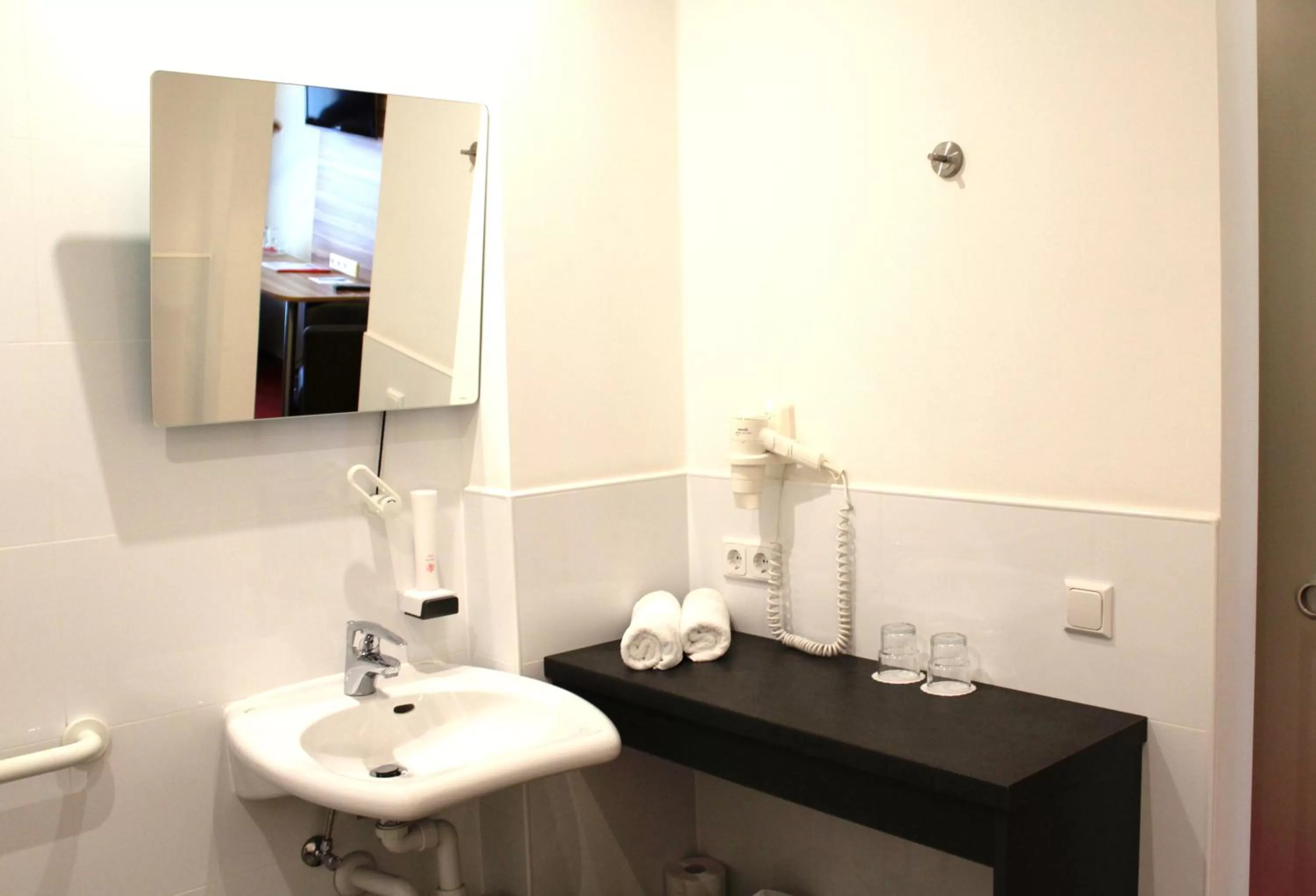 Bathroom in Come IN Hotel