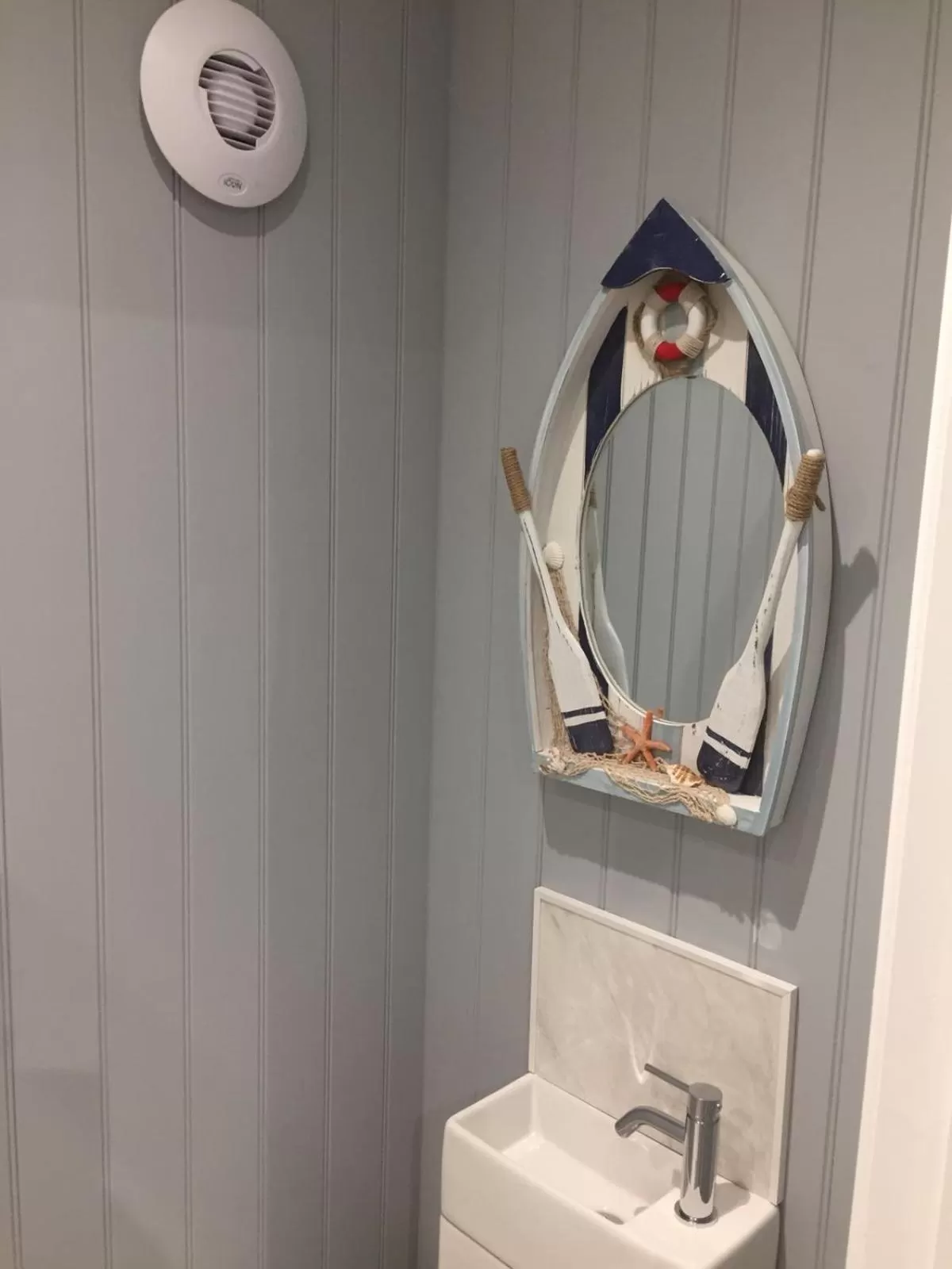 Bathroom in Allibella Shepherds Hut, Amazing Seaview, Private garden, Pet Friendly