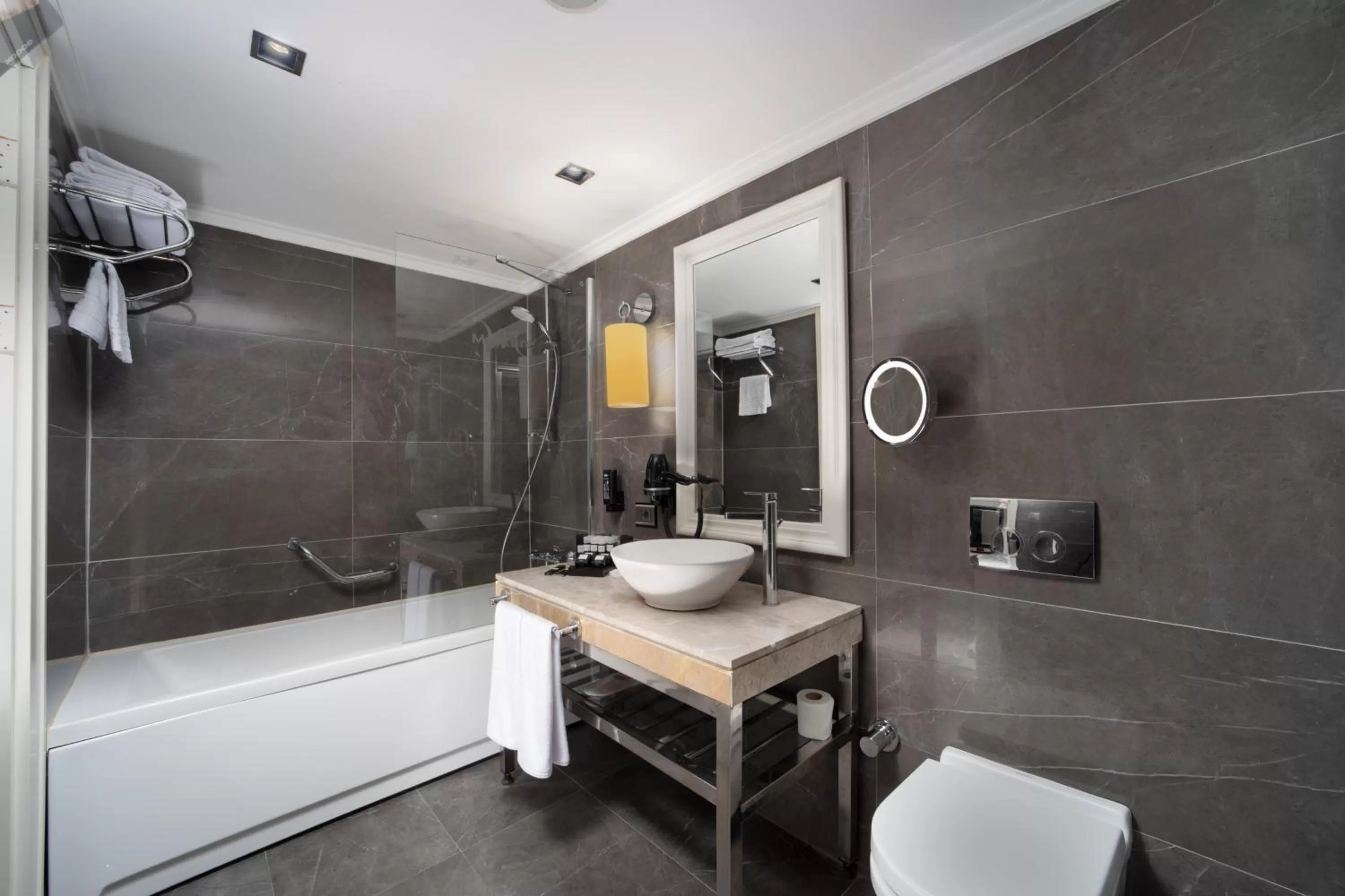 Toilet in Mercure Istanbul Bomonti