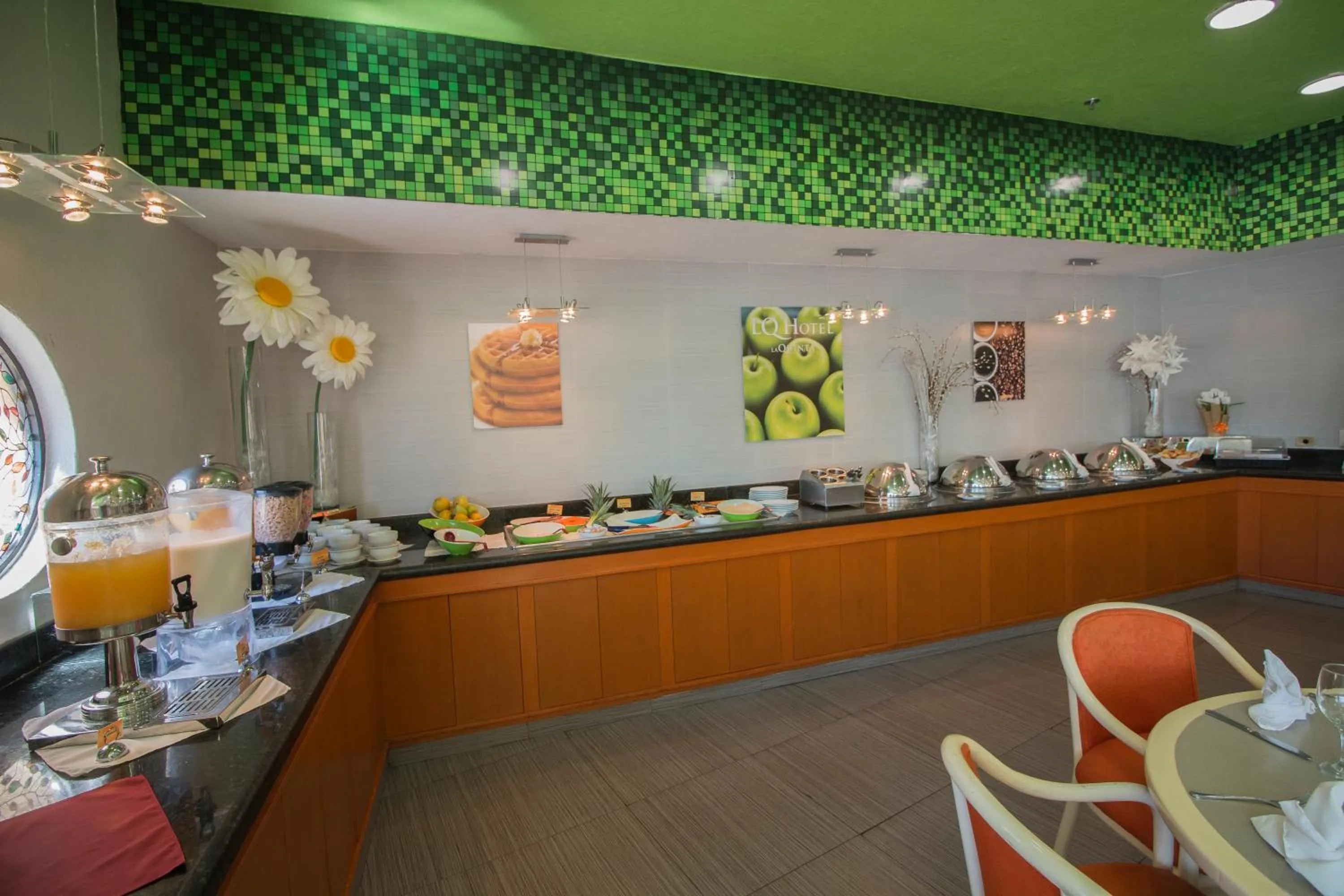 Restaurant/places to eat in CHN Hotel Monterrey Norte, Trademark Collection by Wyndham