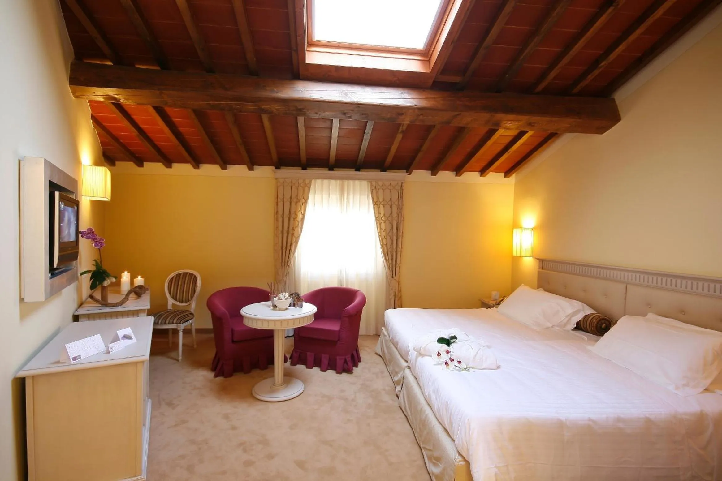 Photo of the whole room, Bed in LHP Certaldo Resort