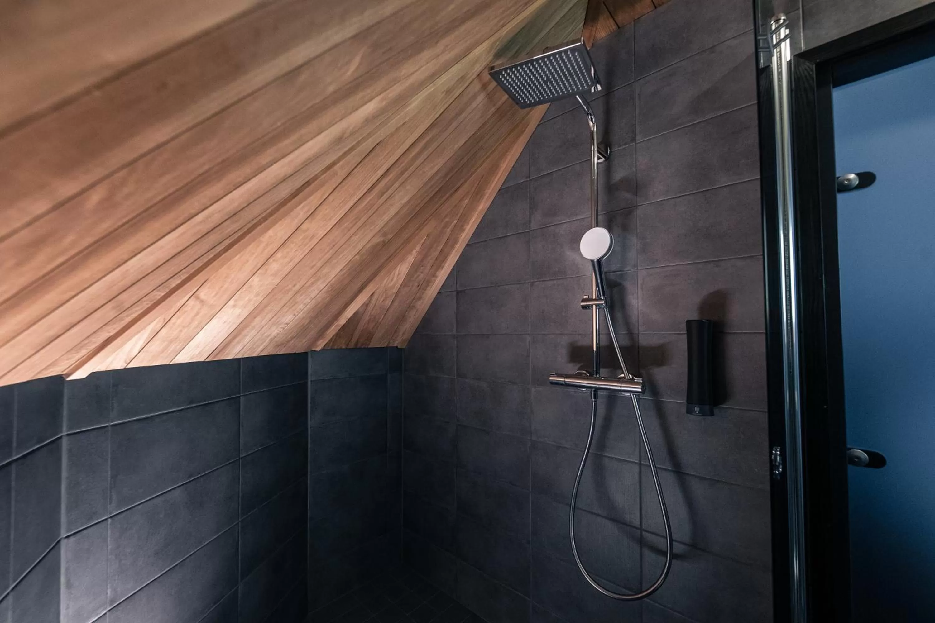 Shower in Apukka Resort