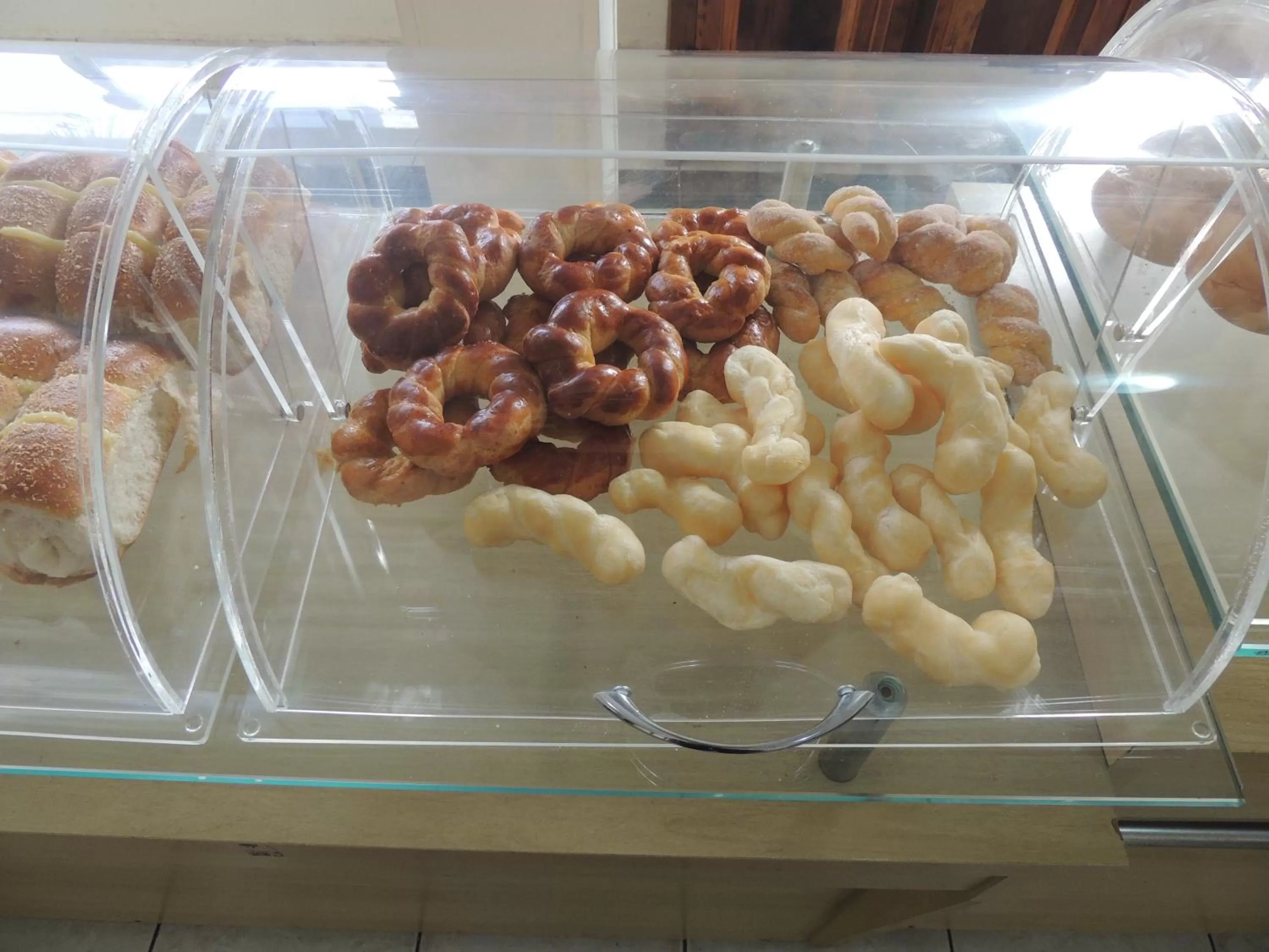 Breakfast, Food in Hotel Cruz Divinópolis - By UP Hotel