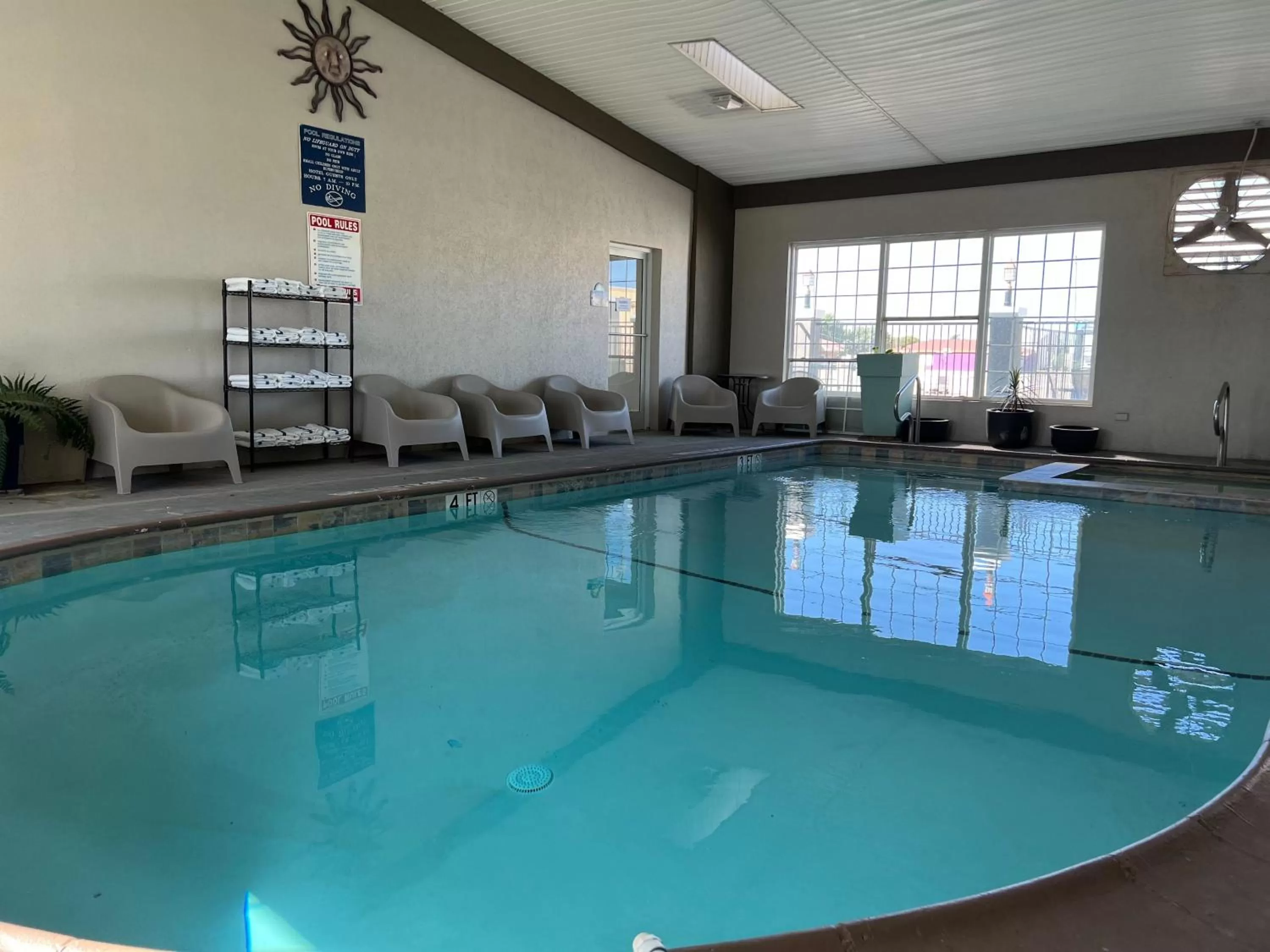 Swimming pool in Days Inn by Wyndham Dalhart