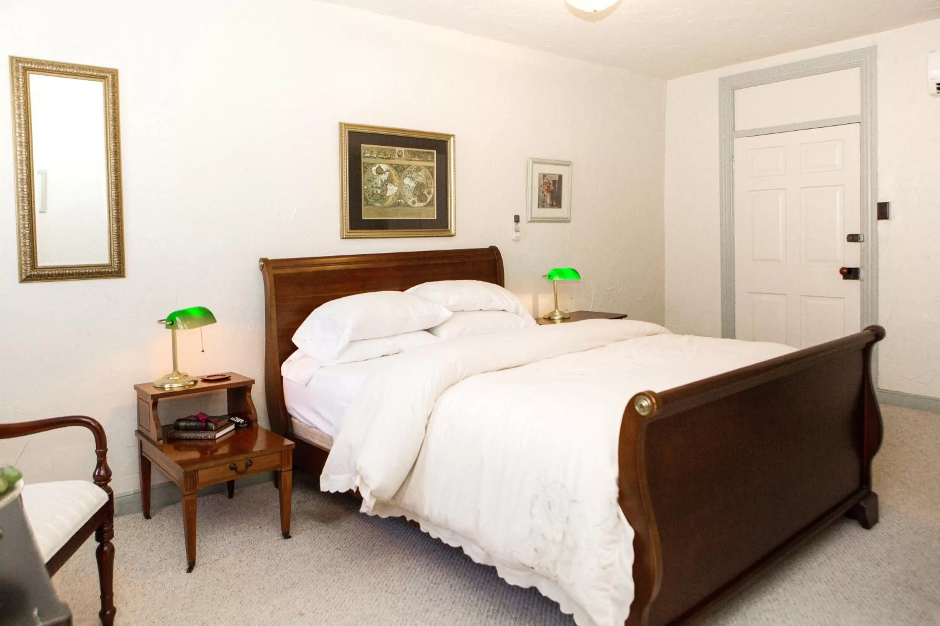 Bed in James Buchanan Hotel, Trademark Collection by Wyndham