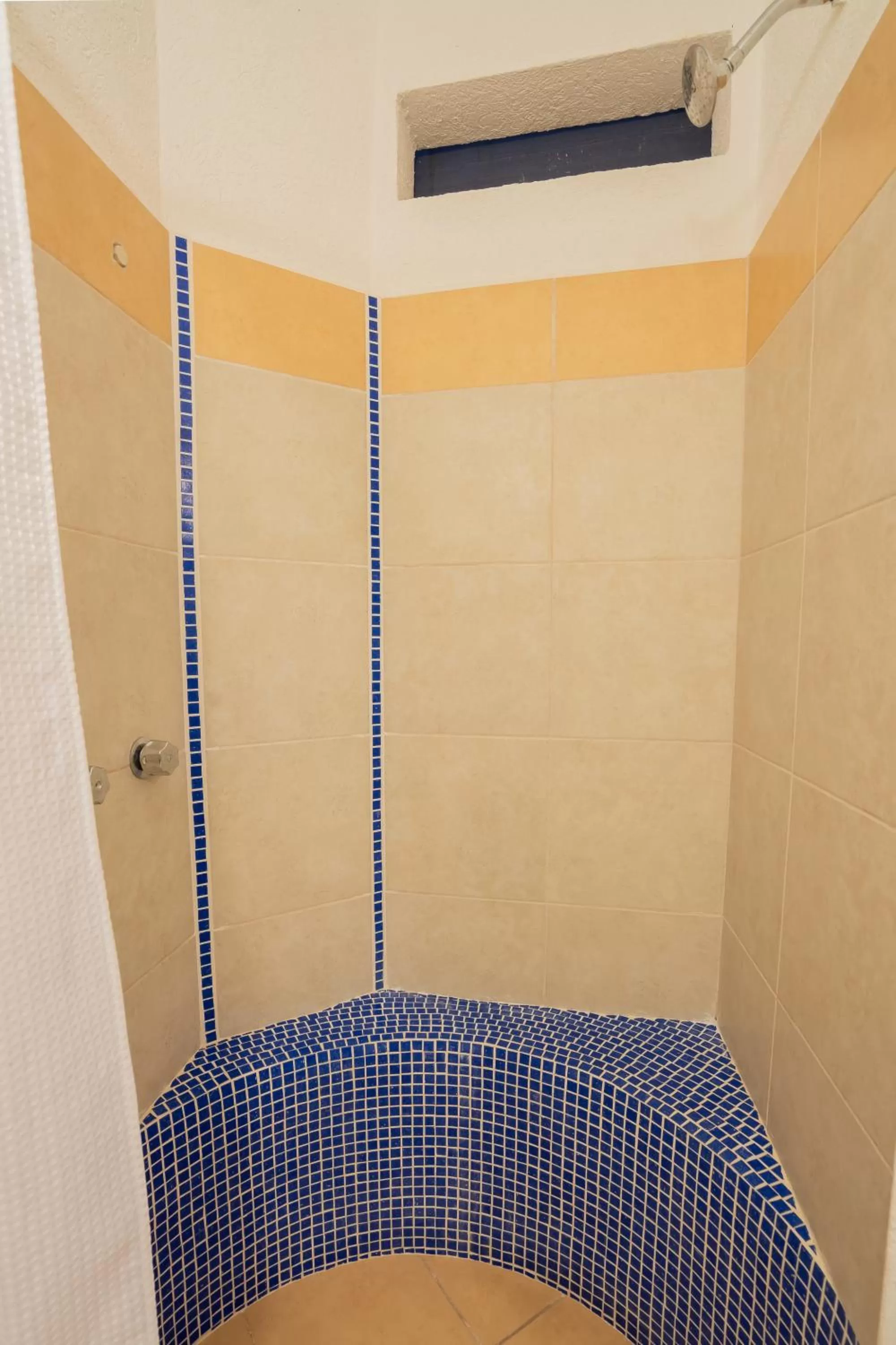 Bathroom in Hotel Mision, Acapulco centro