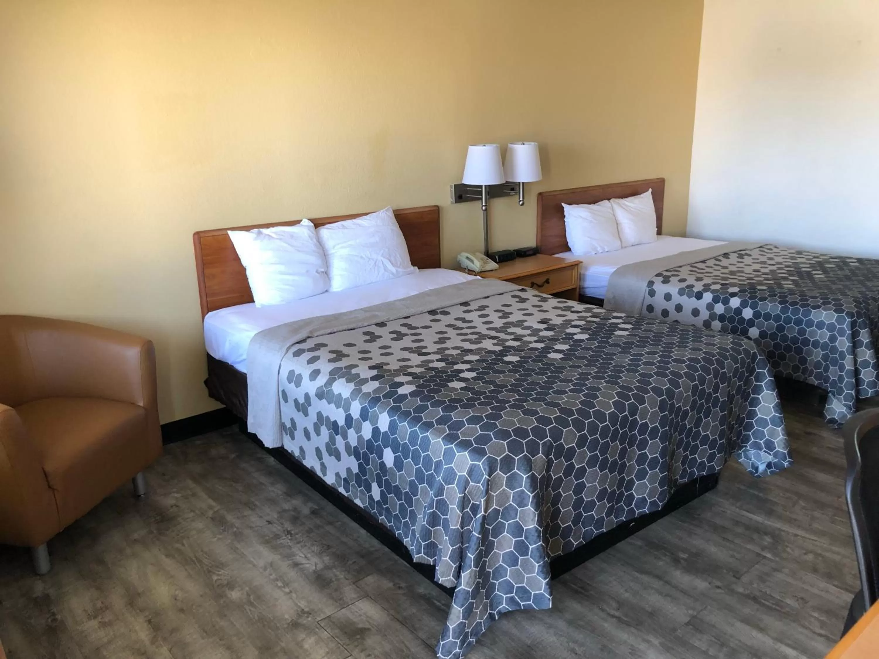 Bed in Econo Lodge Lordsburg I-10