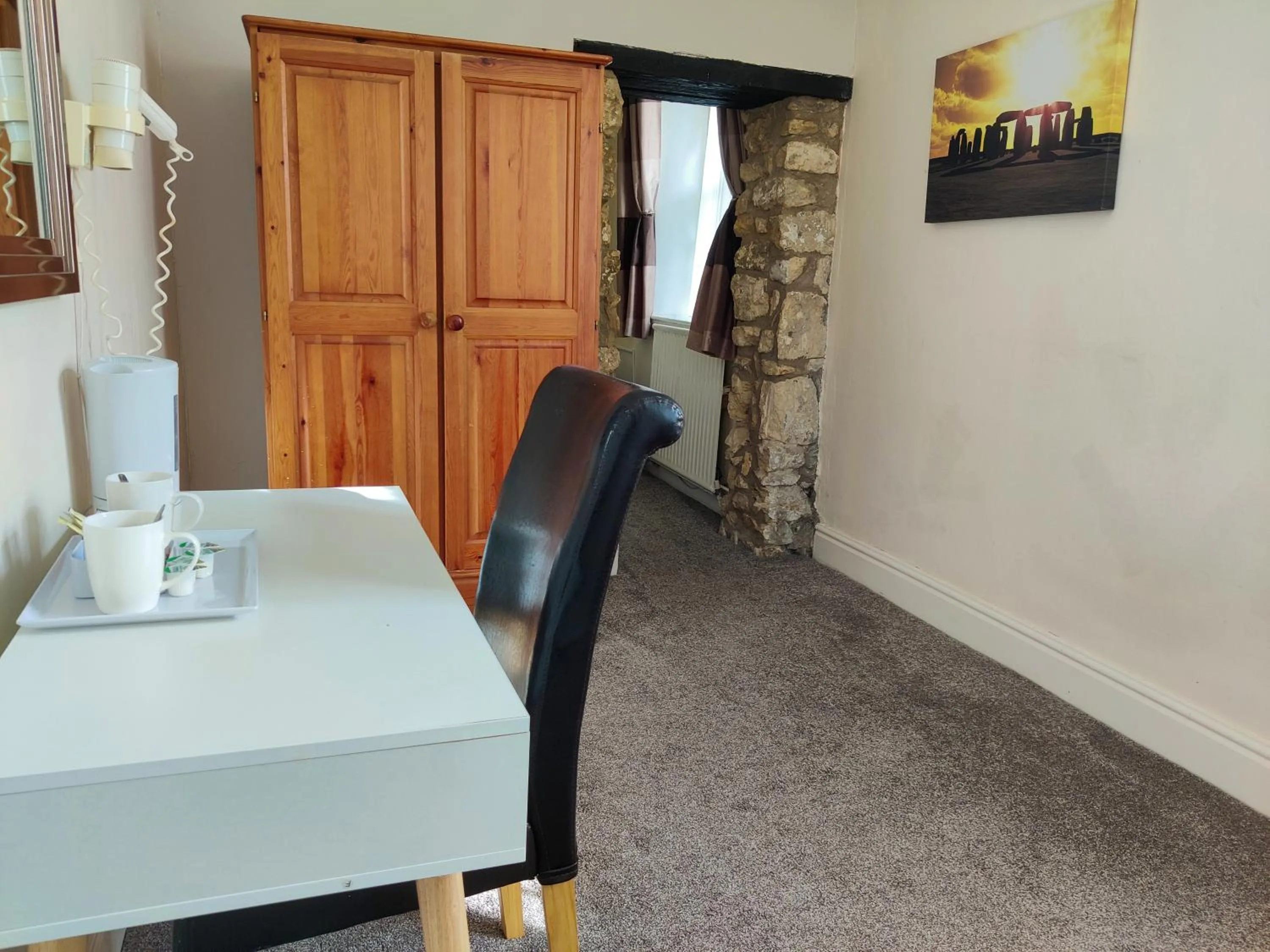 Seating area in Wentworth House - Free Parking