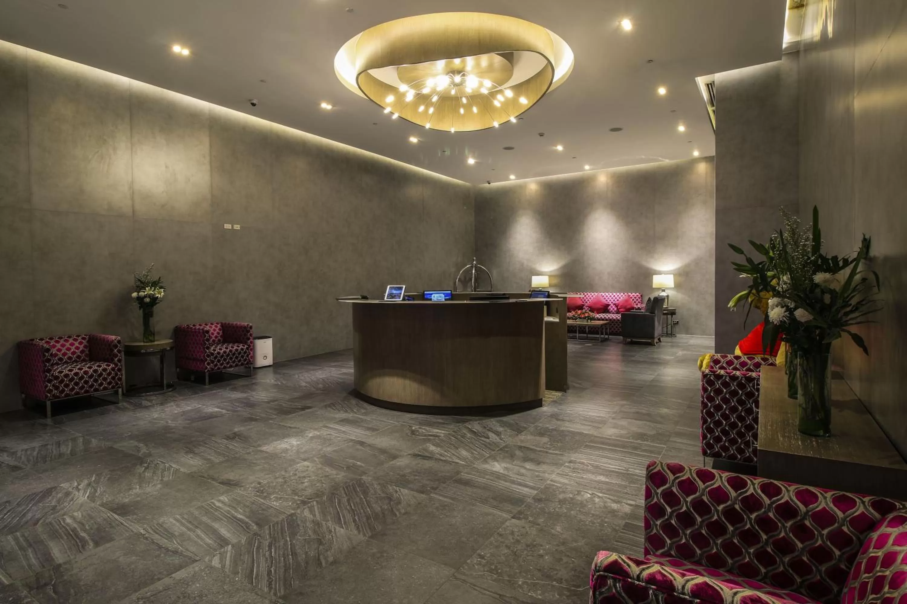Lobby or reception in The Mini Suites Eton Tower Makati