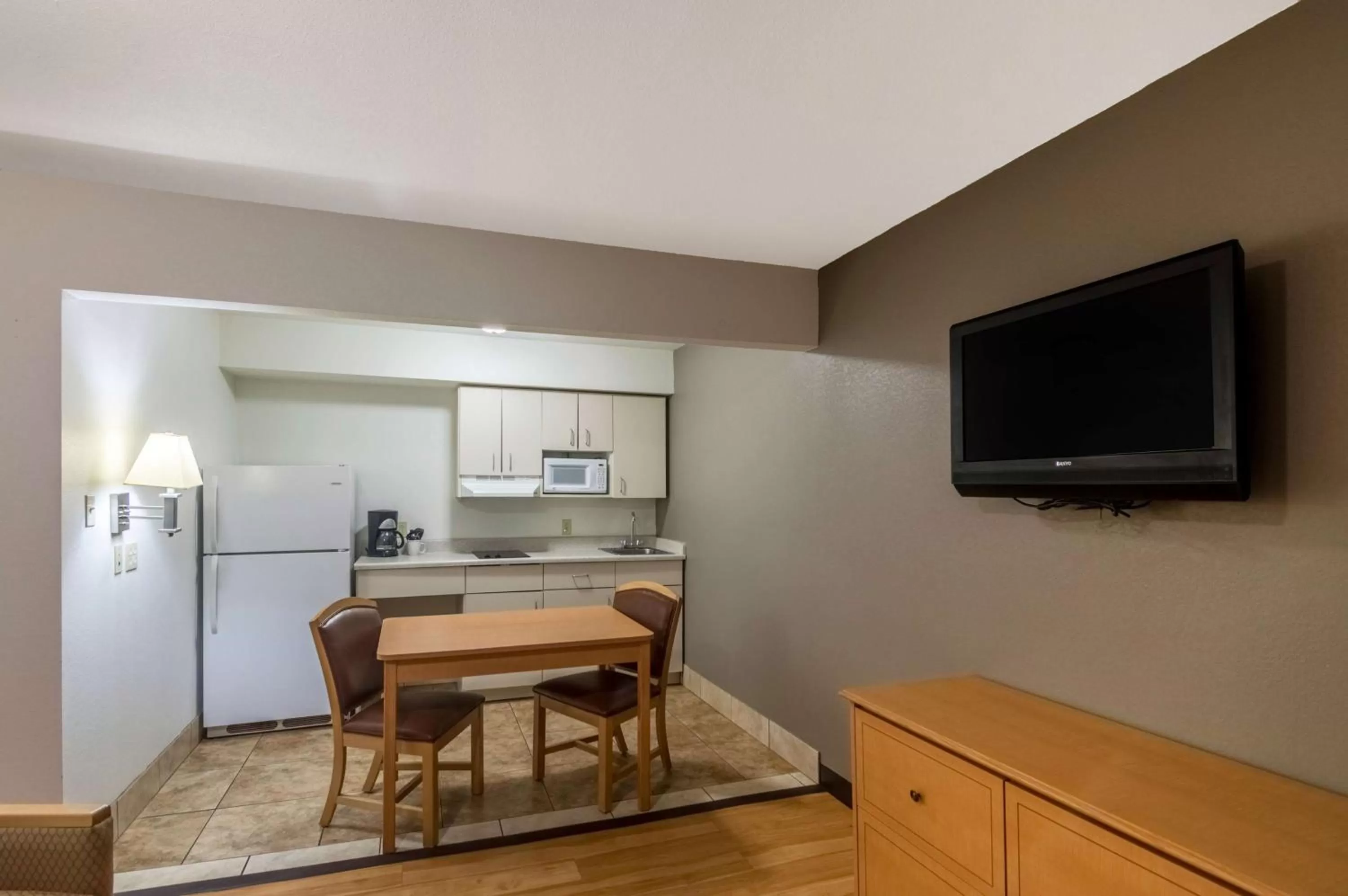 Kitchen or kitchenette in Blue Bonnet Suites -Lubbock, TX - Medical Center