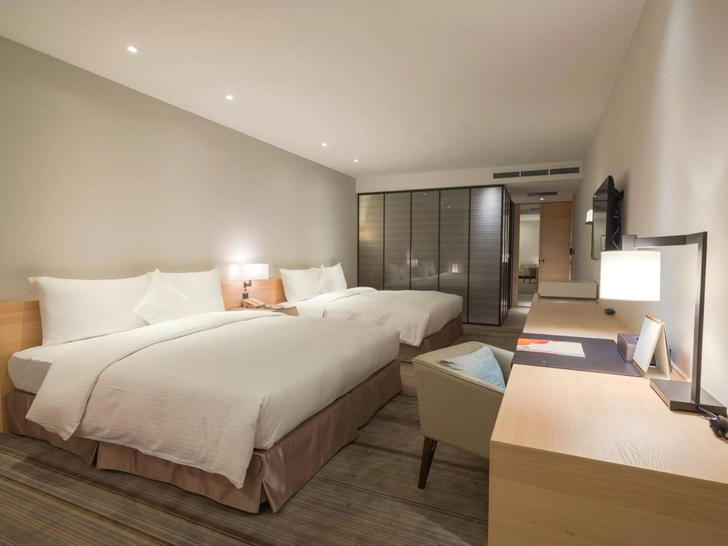 Comfort Quadruple Room - No Window in Hotel COZZI Zhongshan Kaohsiung Comfort Quadruple Room - No Window in Hotel COZZI Zhongshan Kaohsiung